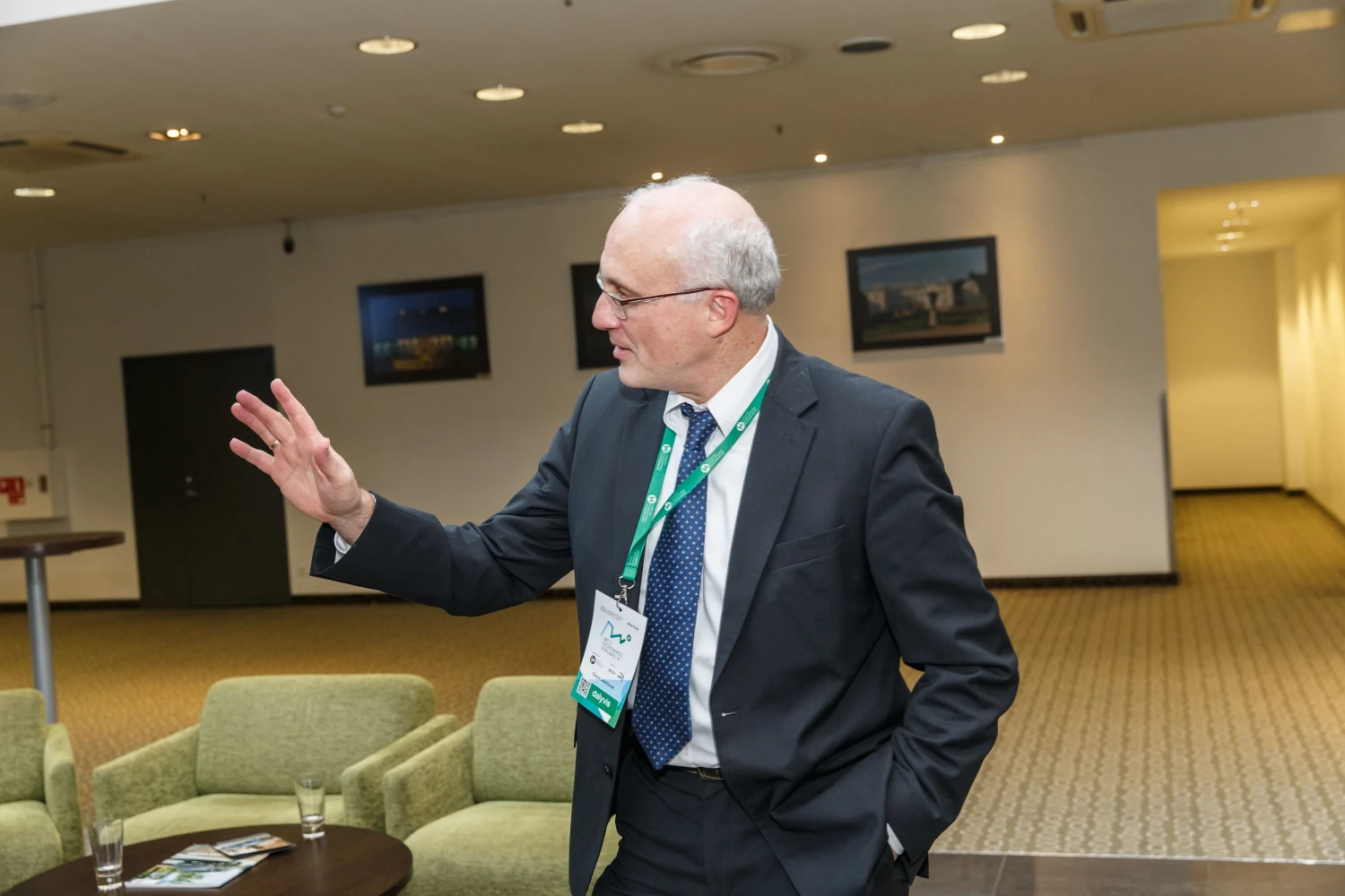 Stasys Jakeliūnas, į Seimą išrinktas Valstiečių ir žaliųjų sąjungos (VŽS) narys: „Farmakologijos pramonė ir alkoholio pramonė yra specifinės sritys, jos sukuria pelno, kita vertus, sukuria daug socialinių ir kitokių problemų“.
Vladimiro Ivanovo (VŽ) nuotr.