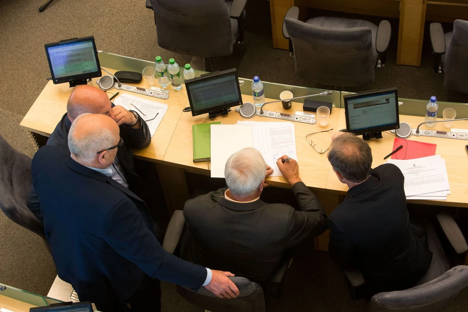 Seimo nariai teikia dešimtis pasiūlymų didinti kitų metų biudžeto išlaidas. Vladimiro Ivanovo (VŽ) nuotr.