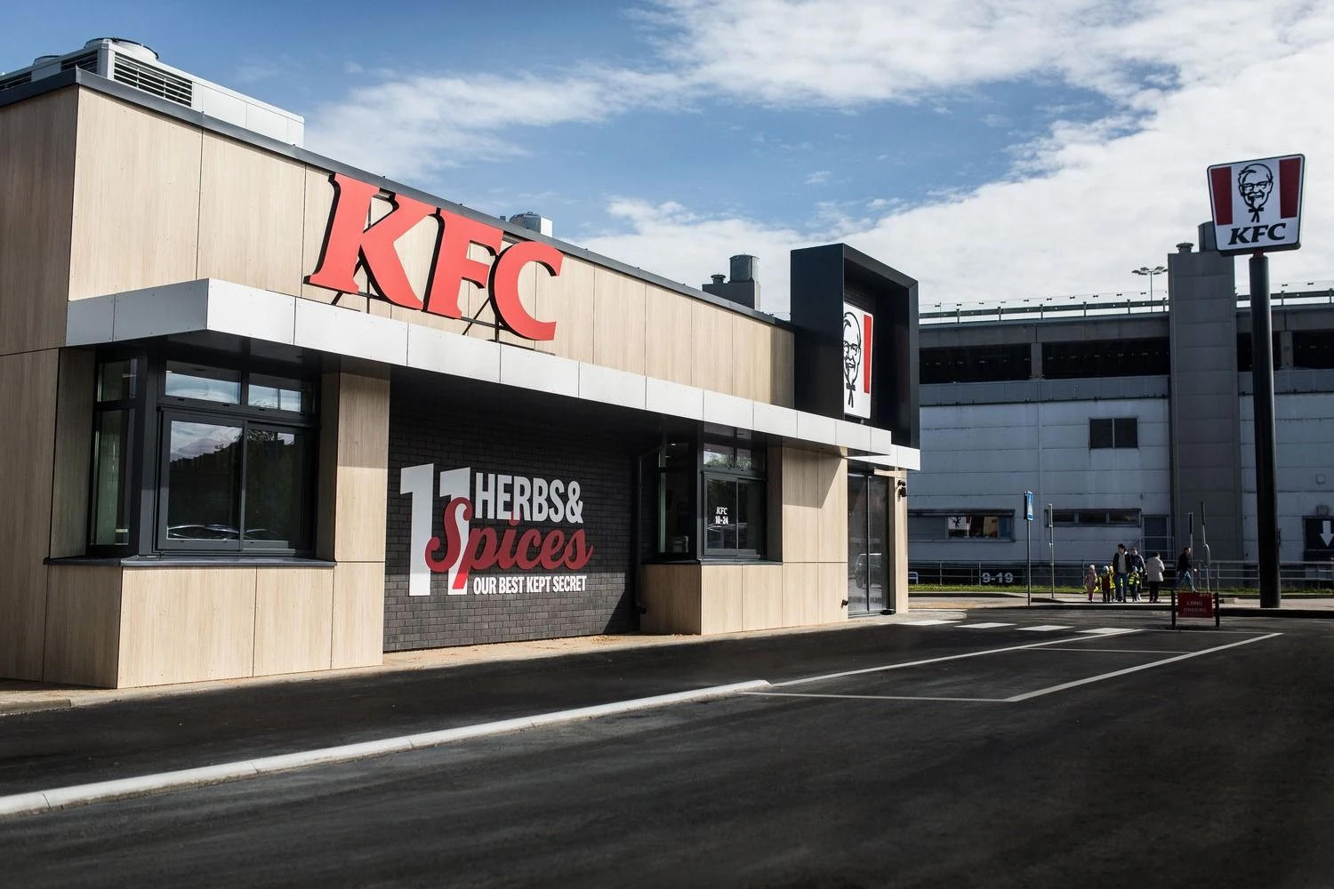 „Kentucky Fried Chicken“ (KFC) restoranas Šiauliuose. Įmonės nuotr.