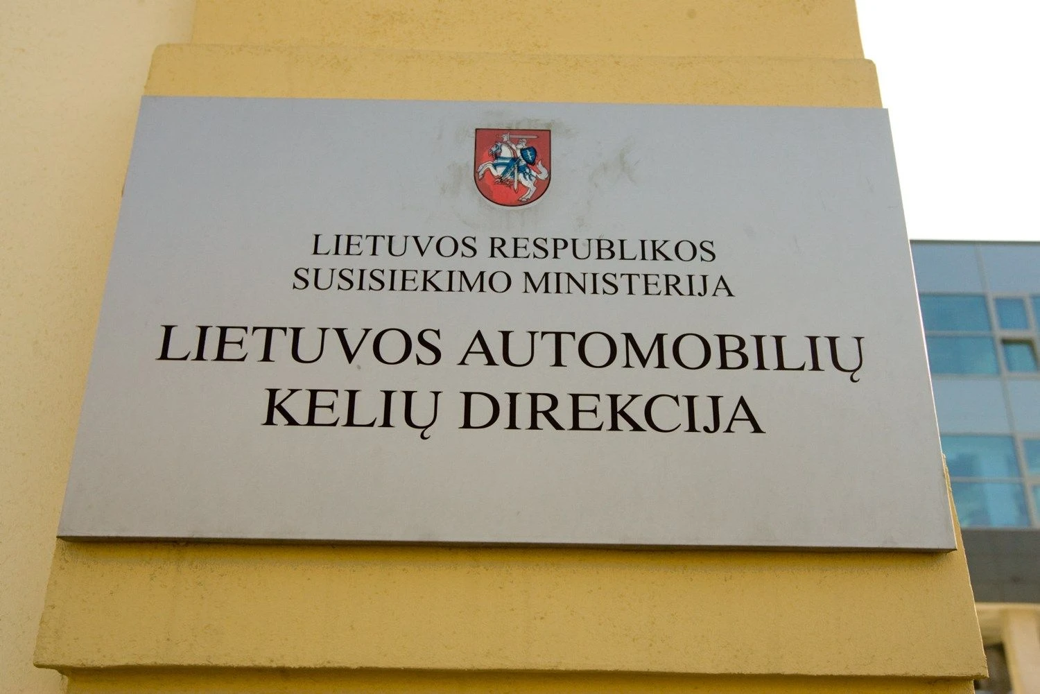 Lietuvos automobilių kelių direkcijos iškaba. Vladimiro Ivanovo (VŽ) nuotr.