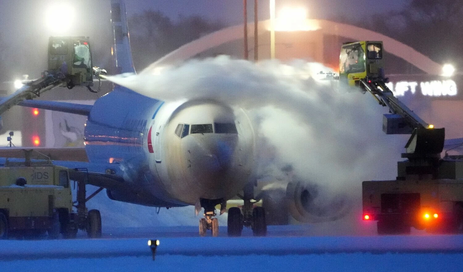 JAV oro uostus paralyžiavo istorinė sniego pūga. ZUMA / „Scanpix“ nuotr.