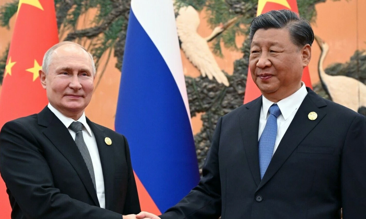 Karo nusikaltimais kaltinamas Rusijos diktatorius Vladimiras Putinas ir Xi Jinpingas, Kinijos prezidentas. Sergejaus Guneyevo („Sputnik“/„Scanpix“) nuotr.