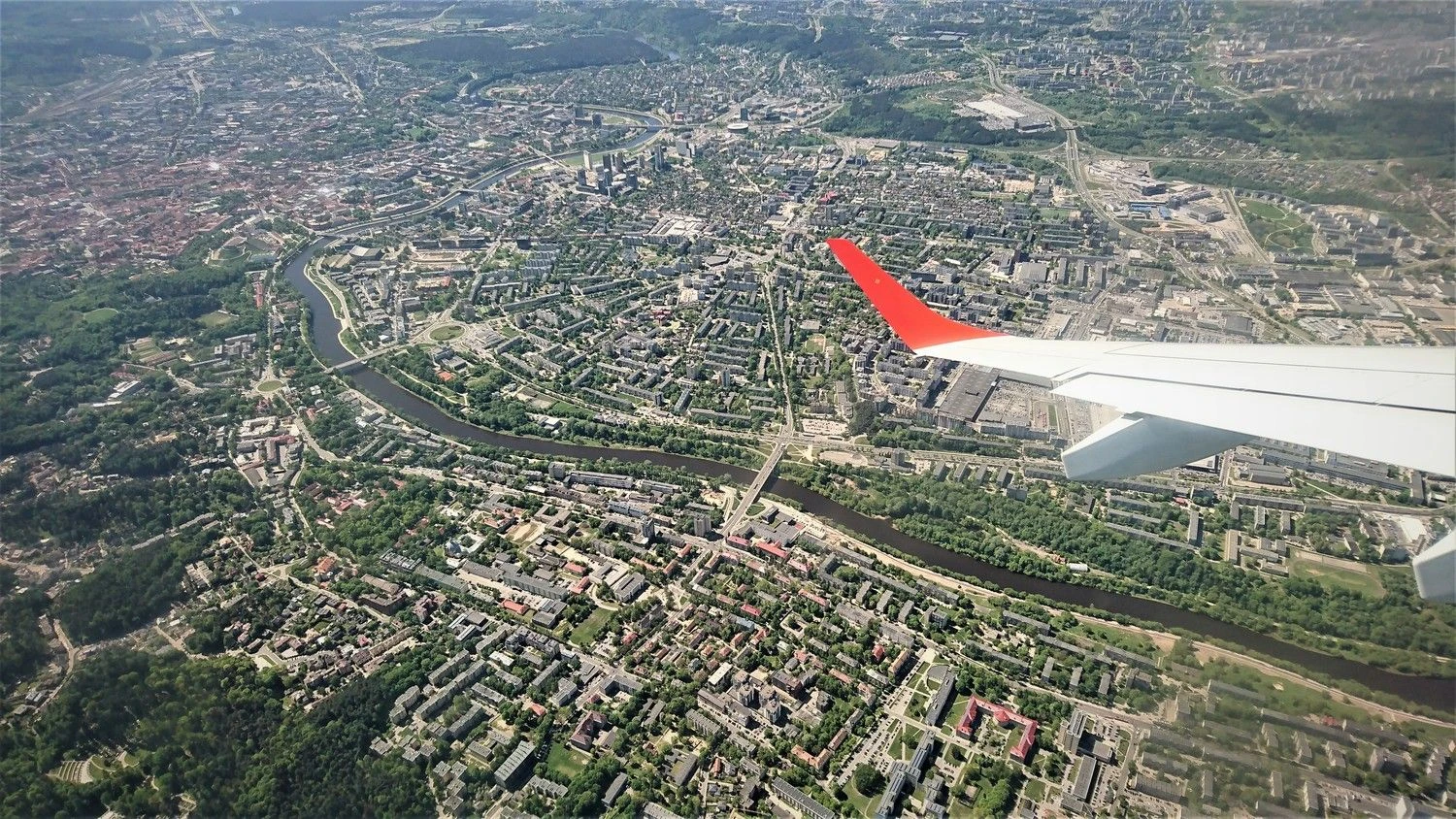 Iš Vilniaus oro uosto kylantys lėktuvai pirmąjį posūkį darys, pasiekę ne žemesnį, nei 1.300 m aukštį. Lino Butkaus nuotr.
