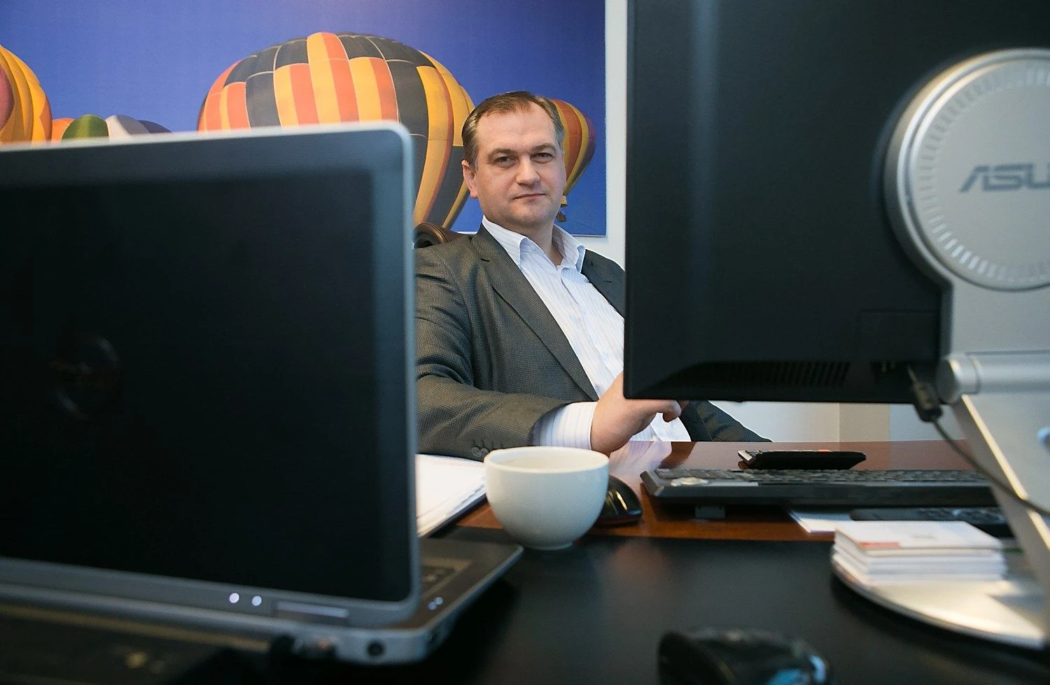 „2017 m. į viršų ūgtelėti dar turėtų internetas, savo stabilią dalį ir toliau išlaikys daugiausia reklamos pinigų sutraukianti televizija. Pastaruosius metus besitęsiantį renesansą toliau išgyvens lauko, radijo reklama. Neblogus metus, tikėtina, skaičiuos ir žurnalai“, – sako Rolandas Ragaliauskas. Juditos Grigelytės (VŽ) nuotr.