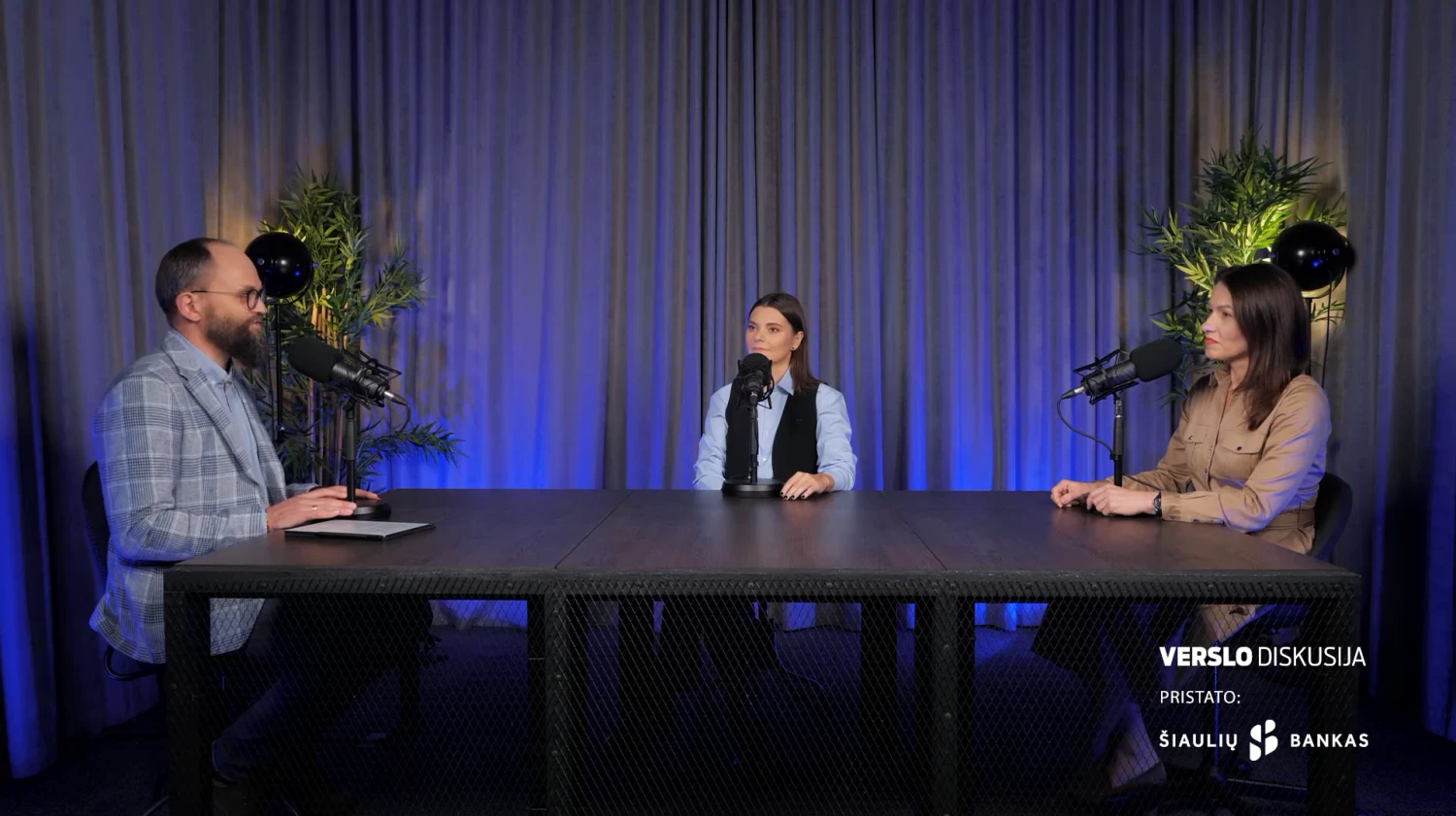 Dovilė Sukackaitė-Bolienė, AB Šiaulių bankas Darbuotojų patirties ir įtraukties grupės vadovė, sako, kad galimybė dalyvauti transformacijoje, kokių Lietuvos rinkoje nepasitaiko itin dažnai, labai motyvuoja darbuotojus.

„Nuo pat komunikacijos kampanijos pradžios pabrėžėme, kad mes, su sukauptu „know-how“ ir tikrais savo srities profesionalais jungiamės su Šiaulių banku, nuo šiol visi kartu kursime unikalią organizaciją“, – kaip suvaldė darbuotojų nerimą atskleidžia Vaida Norušaitė, INVL grupės Personalo vadovė.