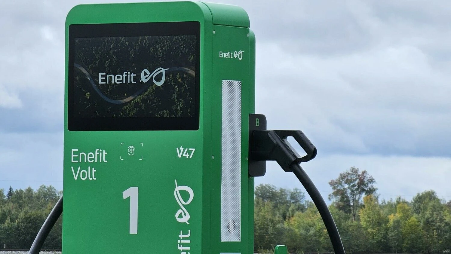 „Enefit“ elektromobilių įkrovimo stotelė. Lino Butkaus (VŽ) nuotr.