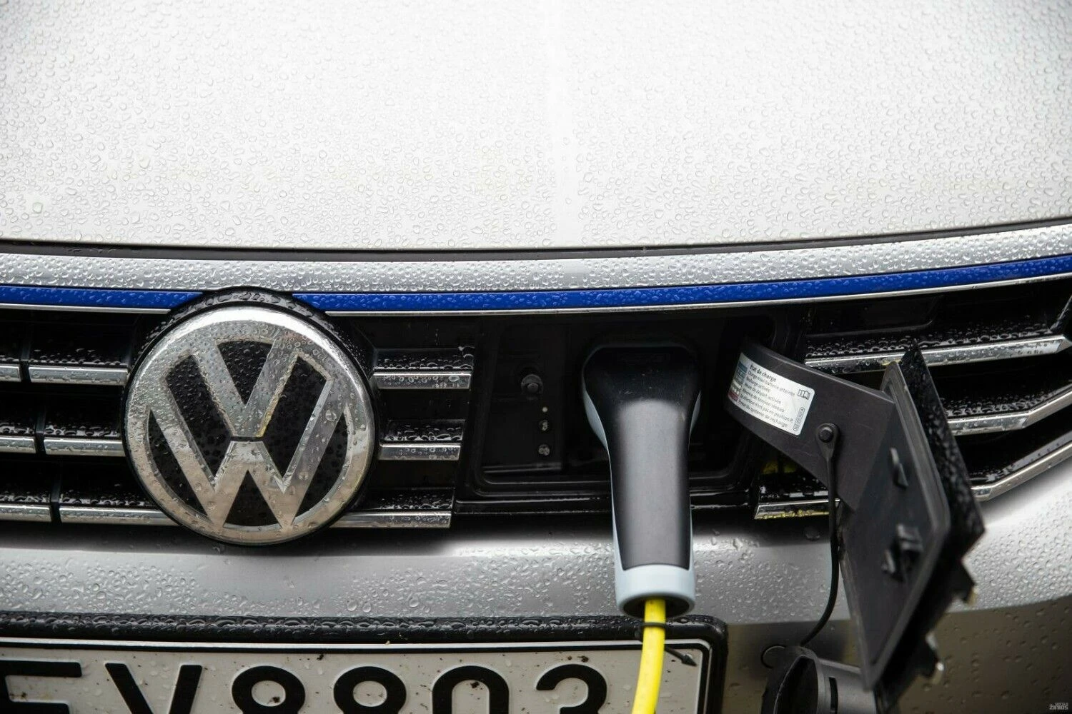 Elektromobilių įkrovimo stotelė. Vladimiro Ivanovo (VŽ) nuotr.