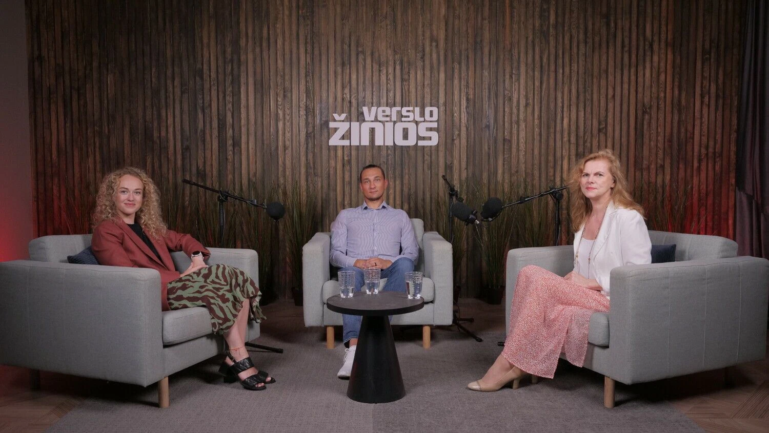 „Swedbank“ verslo klientų tvarumo srities vadovė Giedrė Padaigienė, „Ignitis“ tvarumo sprendimų vadovas Eugenijus Šegurovas ir moderatorė Vilija Ramanauskienė.