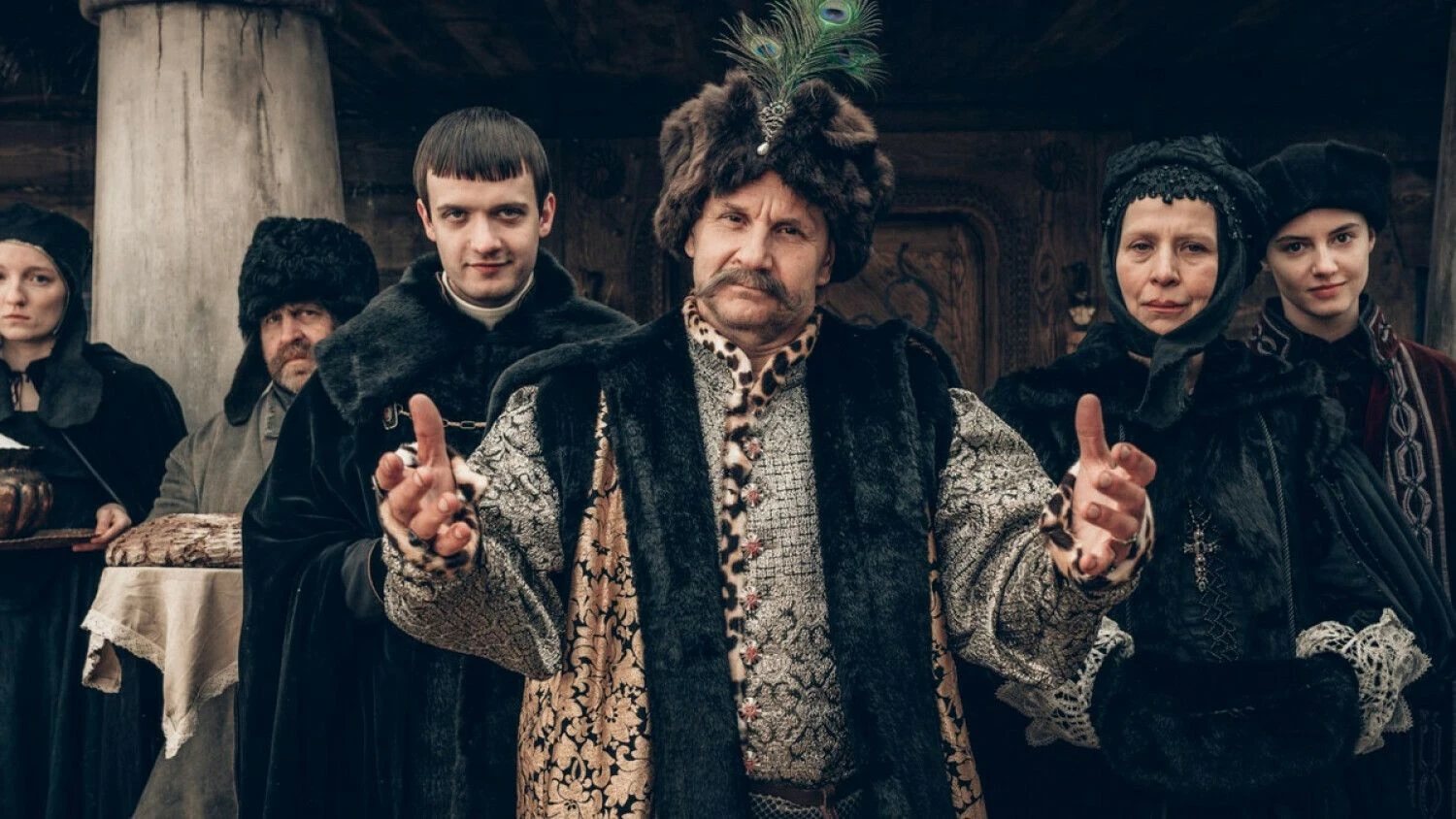 Serialo „1670“ kadras. Centre – Jonas Paulius Adamczewskis (akt. Bartlomiej Topa). „Netflix“ nuotr.