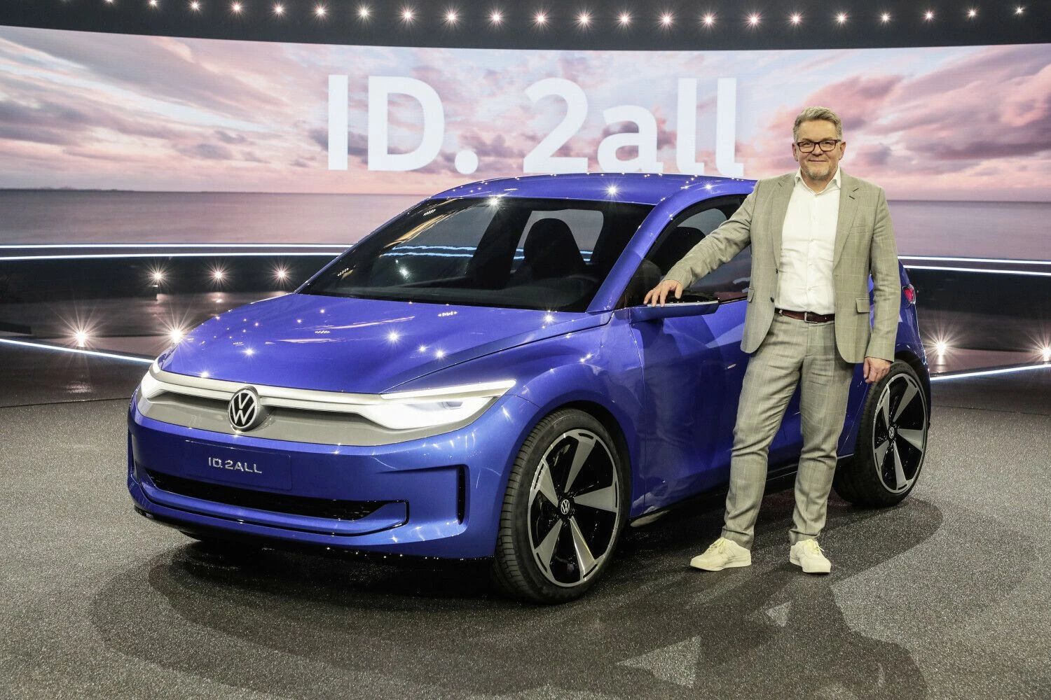 Andreas Mindtas, vasarį perėjęs iš „Bentley“ į „Volkswagen“ vyriausiojo dizainerio pareigas, per 6 savaites sukūrė „ID.2all“ prototipą ir naują dizaino filosofiją. „Volkswagen AG“ nuotr.