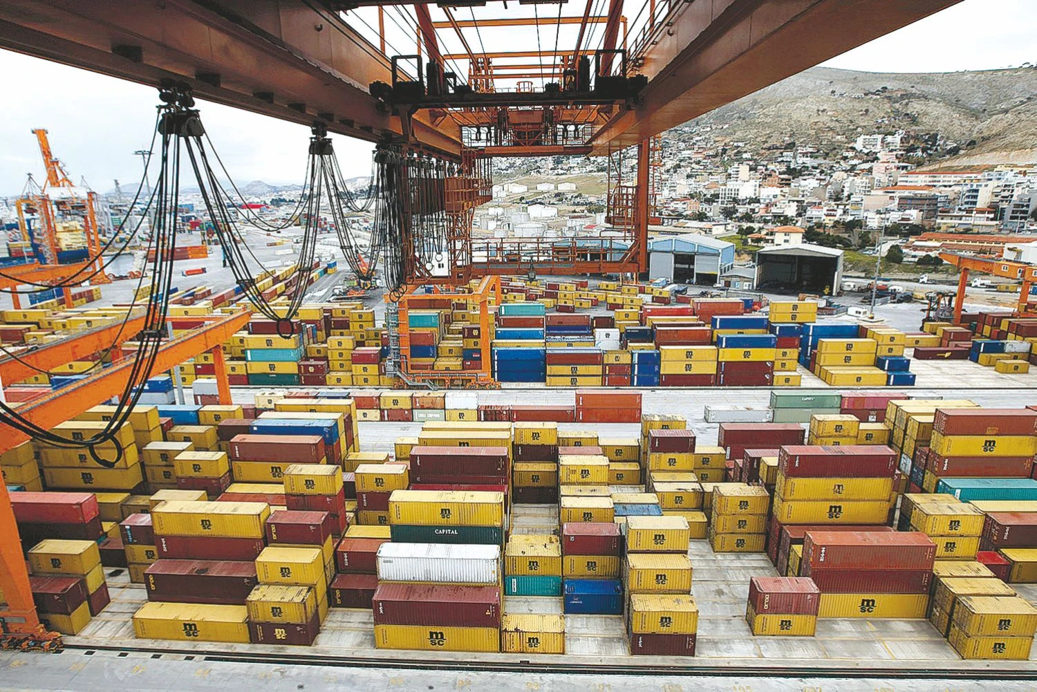  Graikijos Pirėjo uostas, kurio kontrolinį akcijų paketą įsigijo Kinijos laivininkystės kompanija COSCO, tapo Pekino vartais į Balkanų regioną. Johno Kolesidžio („Reuters“ / „Scanpix“) nuotr.