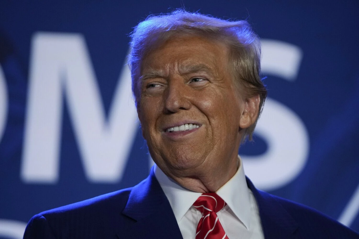 Buvęs JAV prezidentas ir Respublikonų partijos kandidatas į prezidentus Donaldas Trumpas. Marko Schiefelbeino (AP/„Scanpix“) nuotr.