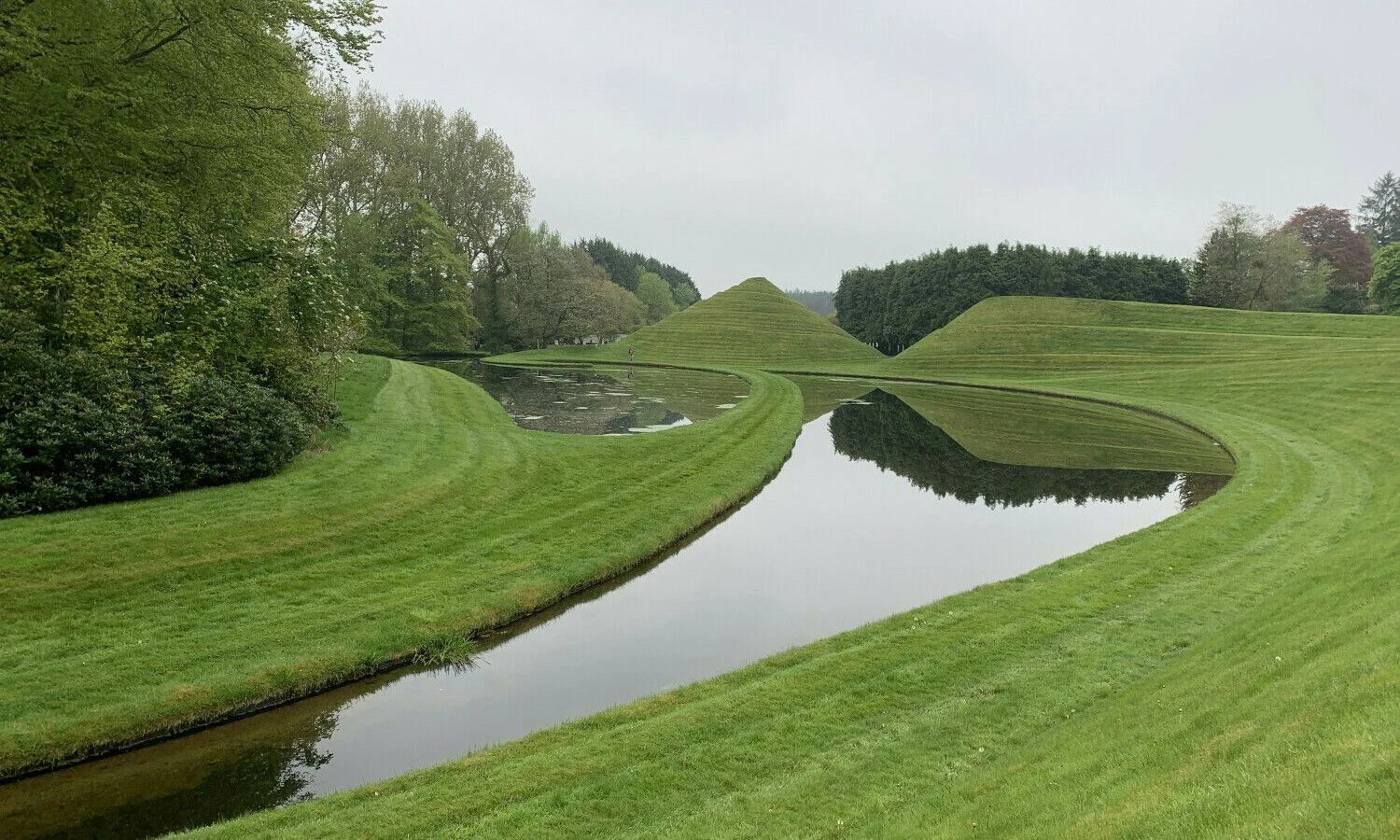 Sraigių ir Gyvačių kalvos ir ežeriukai, nuo kurių sodas buvo pradėtas kurti. Aušros Barysienės nuotr.