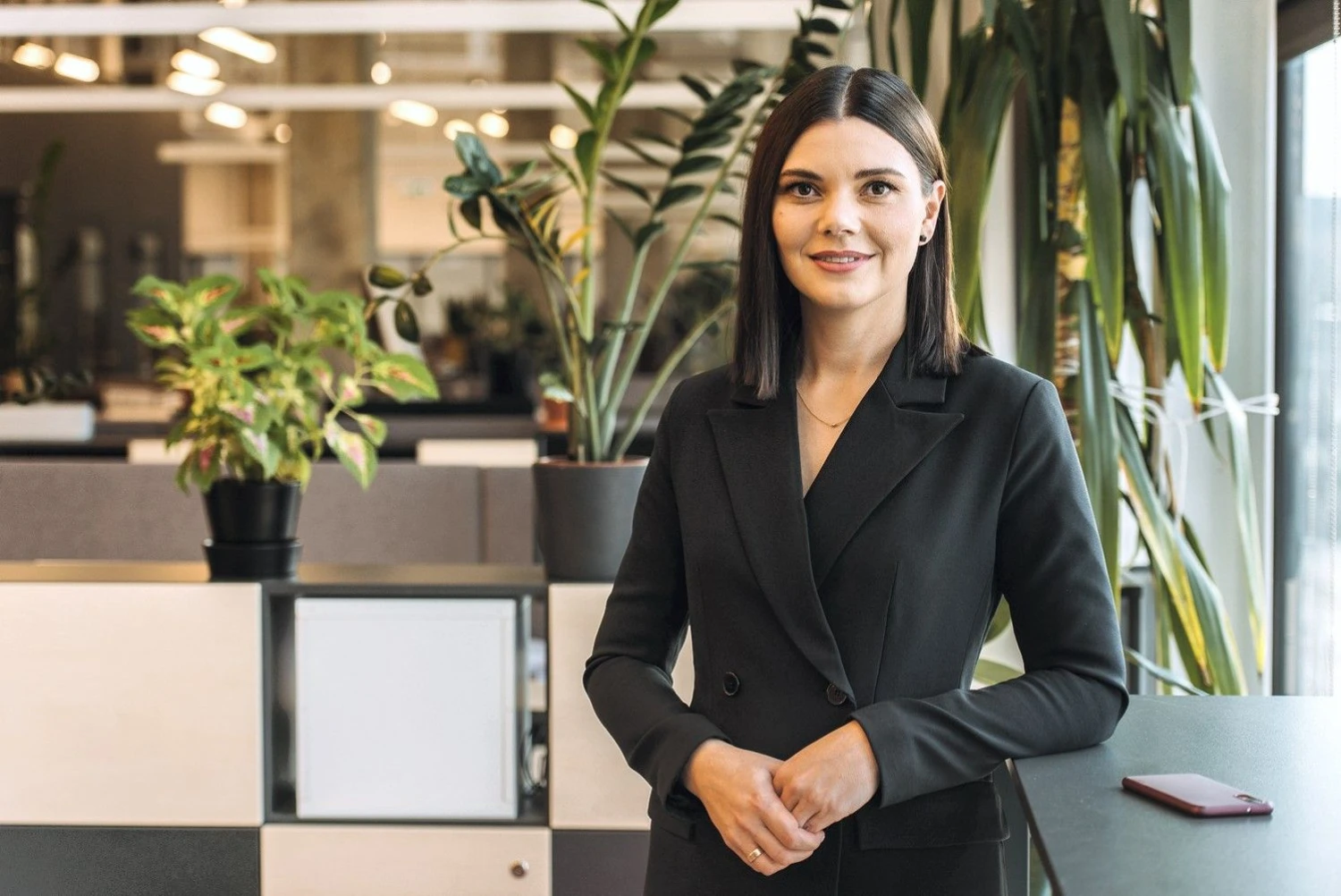 Dovilė Sukackaitė-Bolienė, Šiaulių banko personalo projektų vadovė: „Darbuotojams rengėme paskaitas apie streso valdymą, vidinę motyvaciją ir darbų organizavimą iš namų. Vadovams taip pat buvo organizuotos tikslinės paskaitos.“