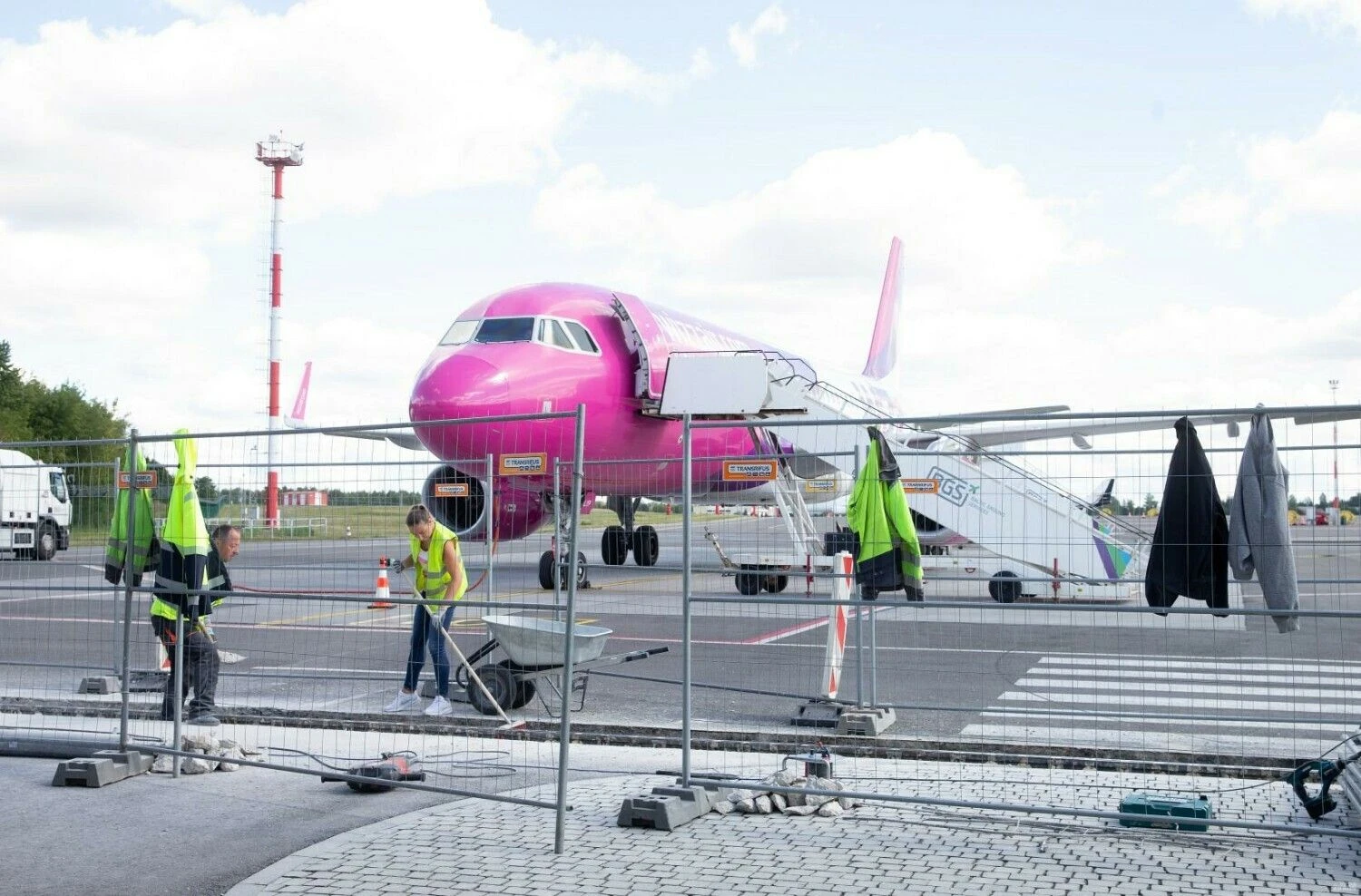 „Wizz Air“ lėktuvas Vilniaus oro uoste. Juditos Grigelytės (VŽ) nuotr.