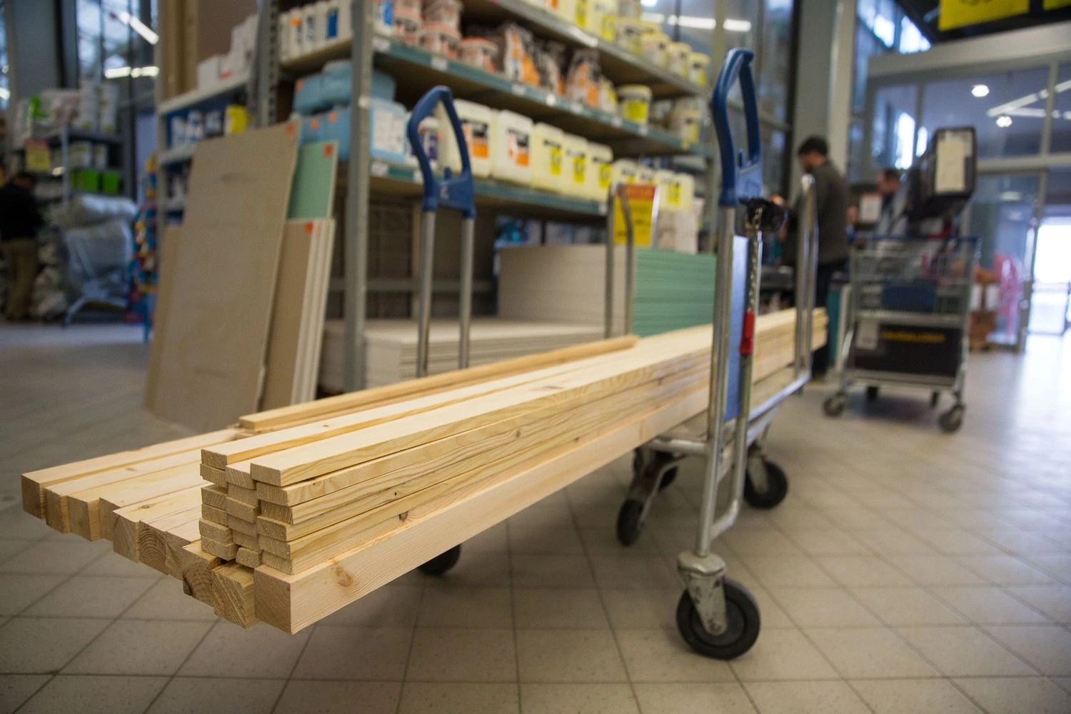 Statybinių ir apdailos medžiagų bei namų apyvokos prekių pardavimai auga. Vladimiro Ivanovo (VŽ) nuotr.