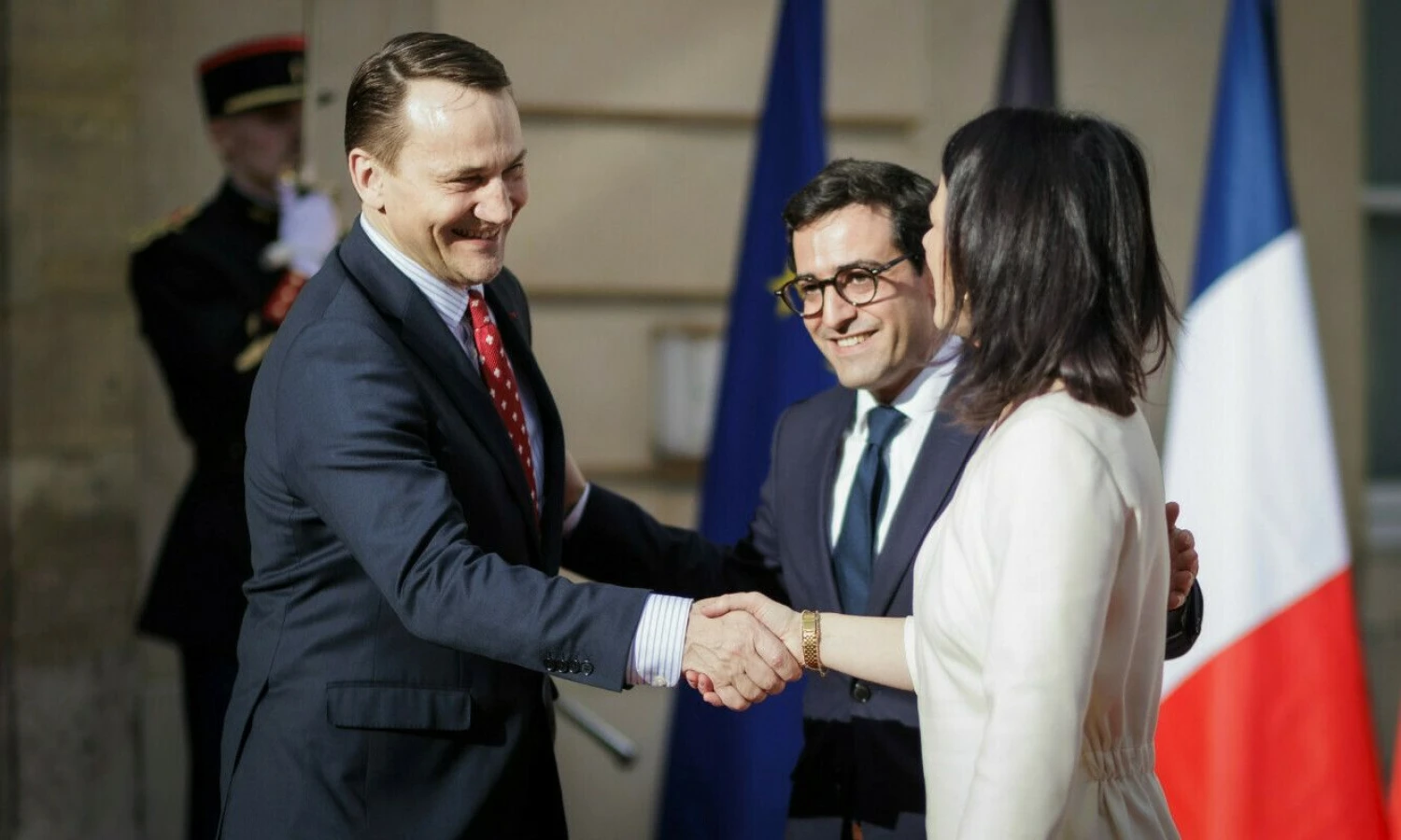 (Iš kairės) R. Sikorskis, S. Sejourne'as ir A. Baerbock, Lenkijos, Prancūzijos ir Vokietijos diplomatijos vadovai. Kiros Hofmann („Scanpix“) nuotr.