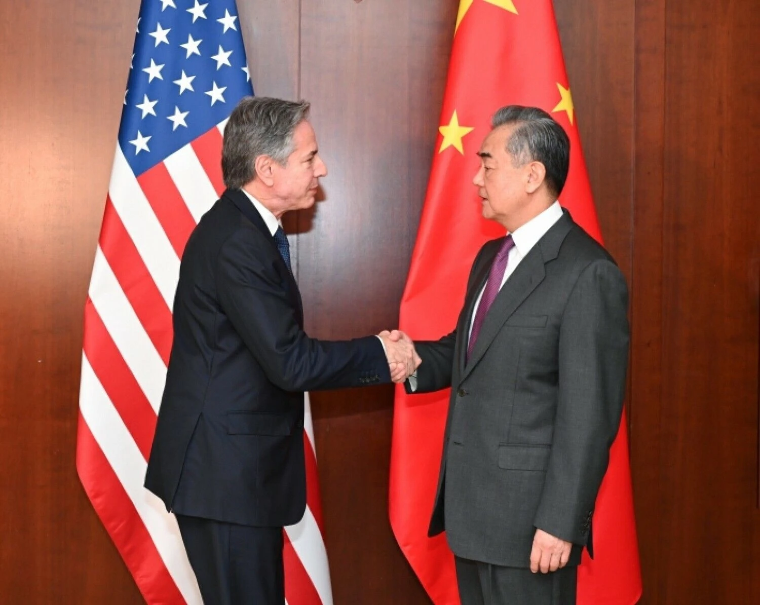 Kinų diplomatas Wang Yi telefonu pasikalbėjo su JAV kolega Antony Blinkenu. „Zumapress“/„Scanpix“ nuotr.