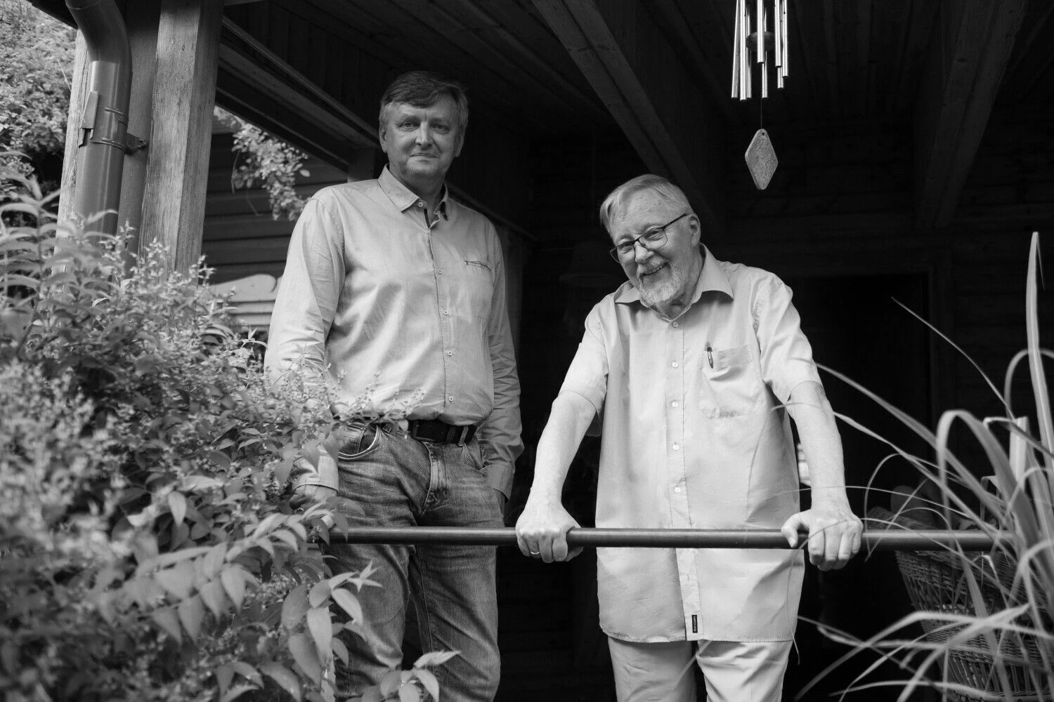 Režisierius Sergejus Loznica ir prof. Vytautas Landsbergis filmuojant „Mr. Landsbergis. Sugriauti blogio imperiją“. Povilo Baltino / Uljanos Kim studijos archyvo nuotr.