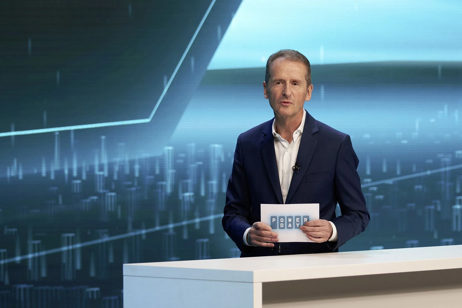 Herbertas Diessas, „Volkswagen Group“ vadovas, „Power Day“ konferencijoje pristatė ambicingus koncerno planus. „Volkswagen Group“ nuotr.