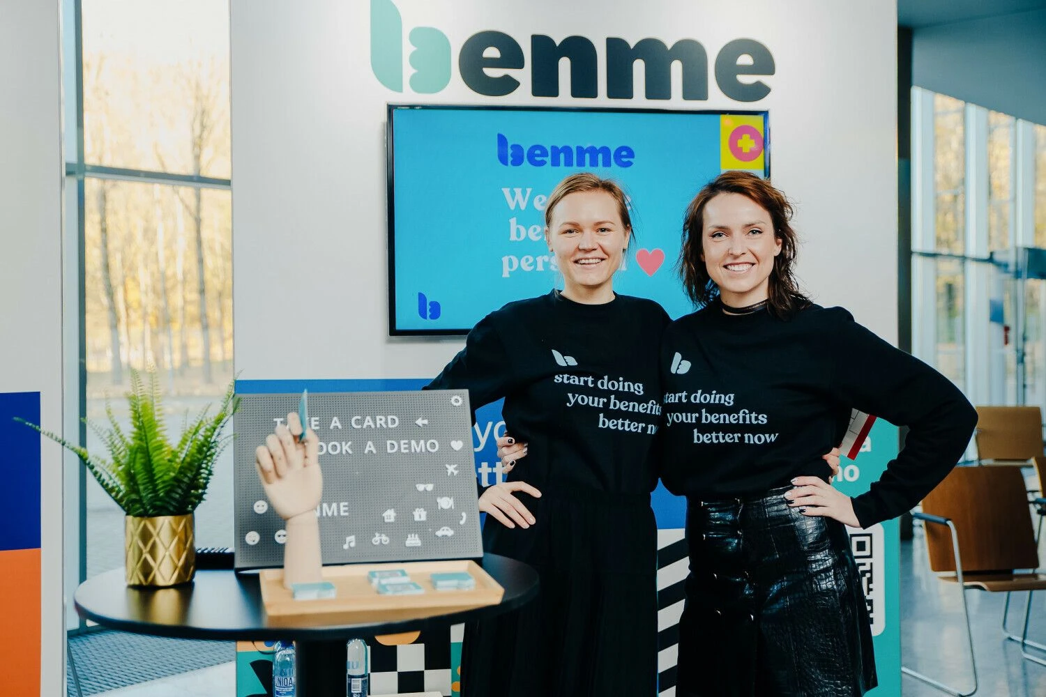Startuolio „benme“ atstovės. Irma Bučinskaitė, įmonės įkūrėja, – dešinėje. Bendrovės nuotr.