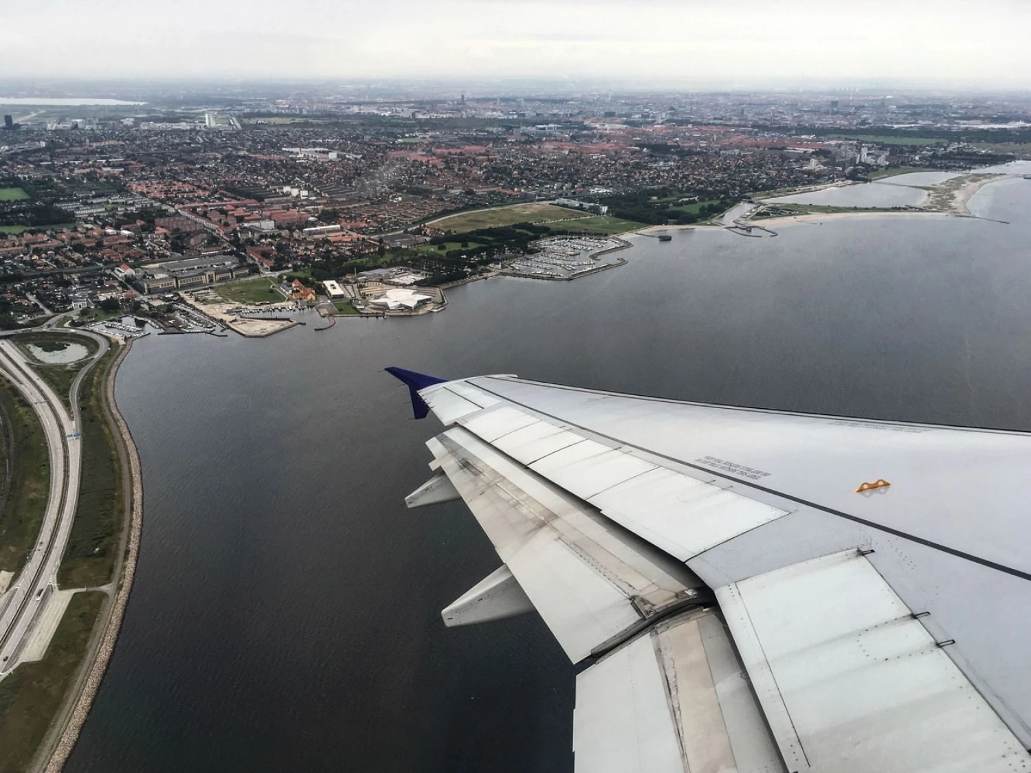 Kelionių kainas kelia ne tik papildomi šalių mokesčiai, bet ir aviacijos problemos. Juditos Grigelytės (VŽ) nuotr.