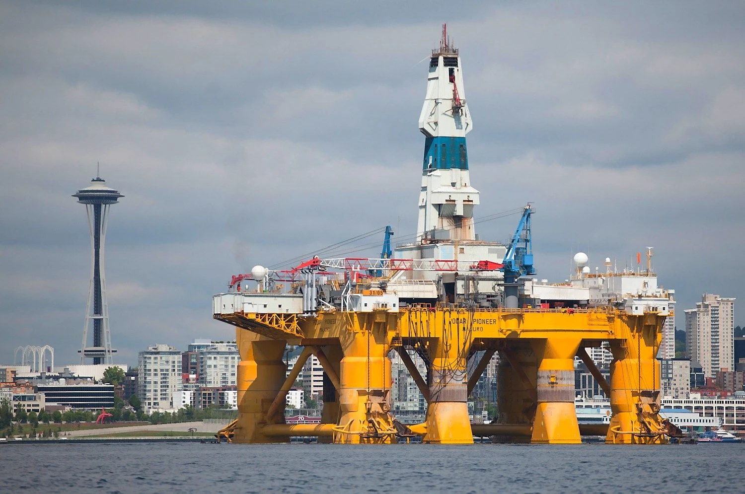 The Shell Oil Company's arctic drilling rig Polar Pioneer is shown in Seattle, Washington, in this file photo taken May 14, 2015.   Matt Mills McKnight (Reuters / Scanpix)