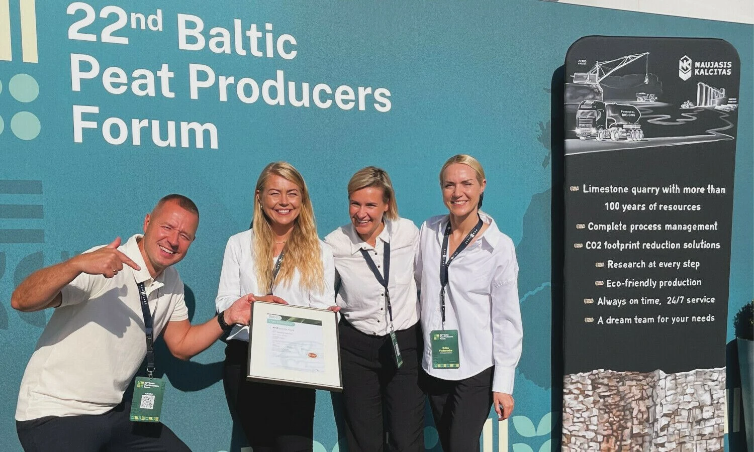 AB „Naujasis kalcitas“ – didžiausiai klinties produktų gamintojai Lietuvoje – įteiktas „RHP Horticulture“ sertifikatas, kuris patvirtina, kad įmonės gaminama žaliava auginimo terpių gamybai atitinka aukščiausius pasaulinius kokybės reikalavimus.