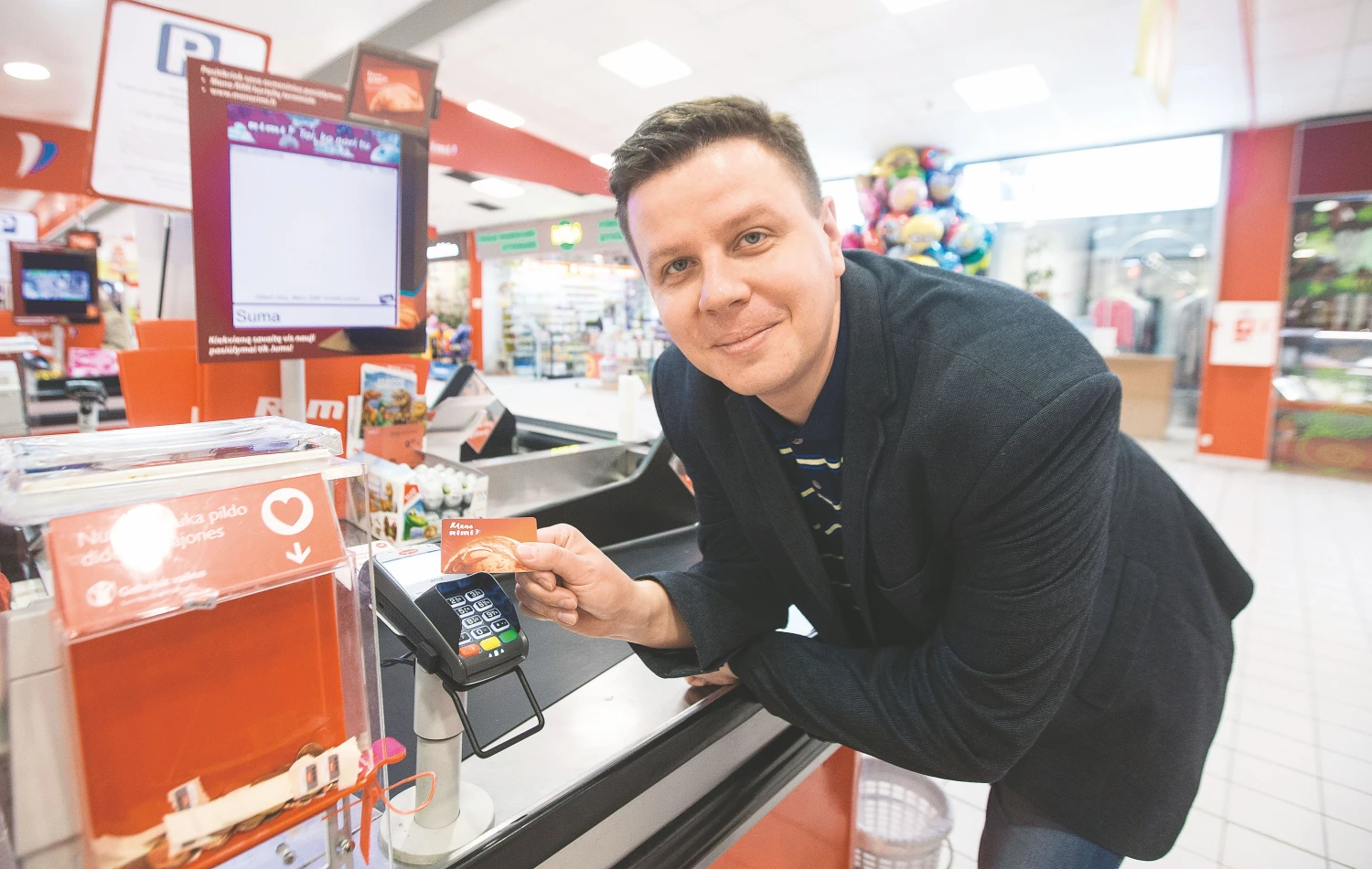 Petras Abaravičius, „Rimi“ IT vadovas: „Terminalai yra su NFC moduliais, ir kai tik atsiras mokėjimo kortelės su NFC technologija, būsime pasiruošę jas priimti.“
Juditos Grigelytės (VŽ) nuotr.