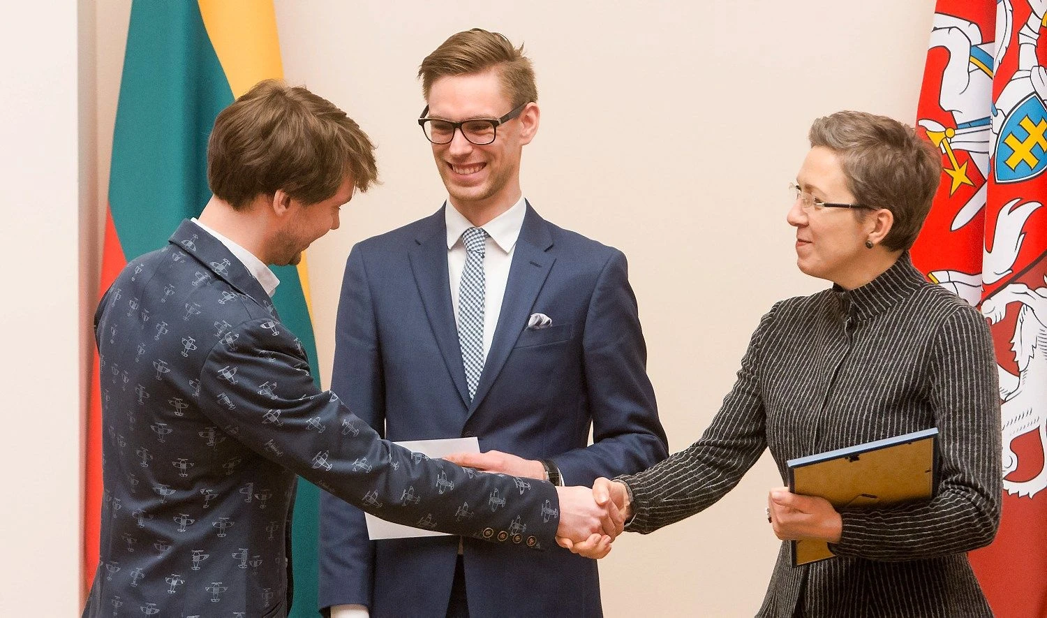 Vytenis Buzas, mažųjų palydovų gamybos UAB „Nanoavionika“ direktorius, Darius Verseckas, „Verslo žinių“ projekto „Išmani Lietuva“ vadovas, ir Lina Antanavičienė, prezidentės Dalios Grybauskaitės vyriausioji patarėja. Juditos Grigelytės (VŽ) nuotr.
