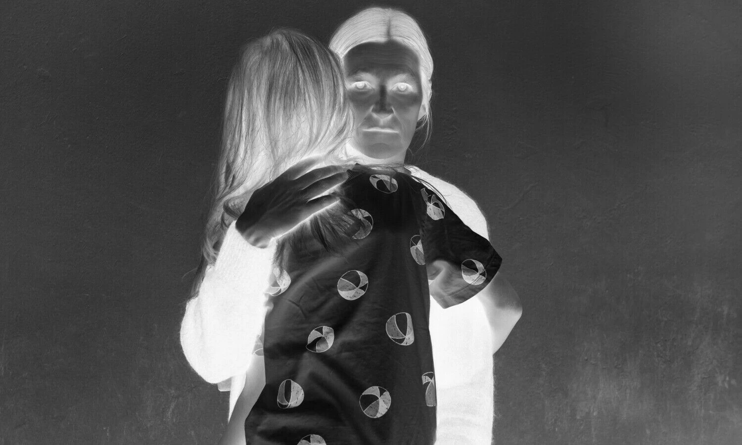 Mette Edvardsen ir Iben Edvardsen performansas „Livre d’images sans images“. Bea Borgers nuotr.