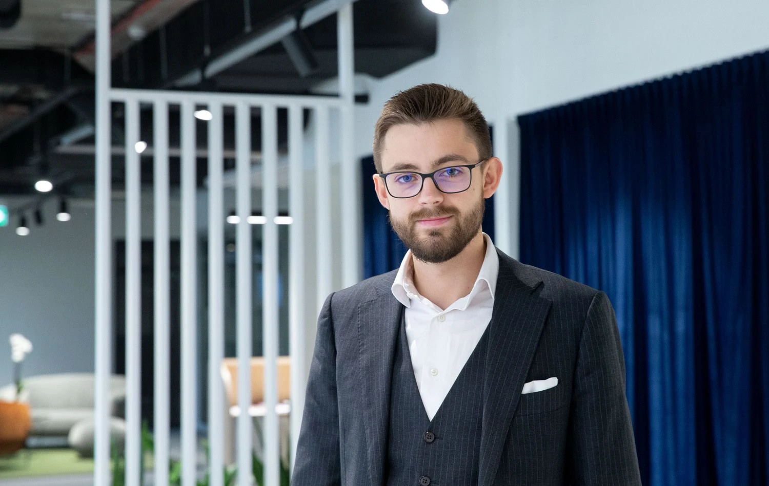 Alfonsas Sluckus, advokatų profesinės bendrijos „WINT law firm“ teisininkas: „Sutartyse verslas per dažnai įvertina tik esminius dalykus: nusimato darbus, kainą, terminą, tačiau pamiršta įtraukti rizikas.“ J. GRIGELYTĖS NUOTR.