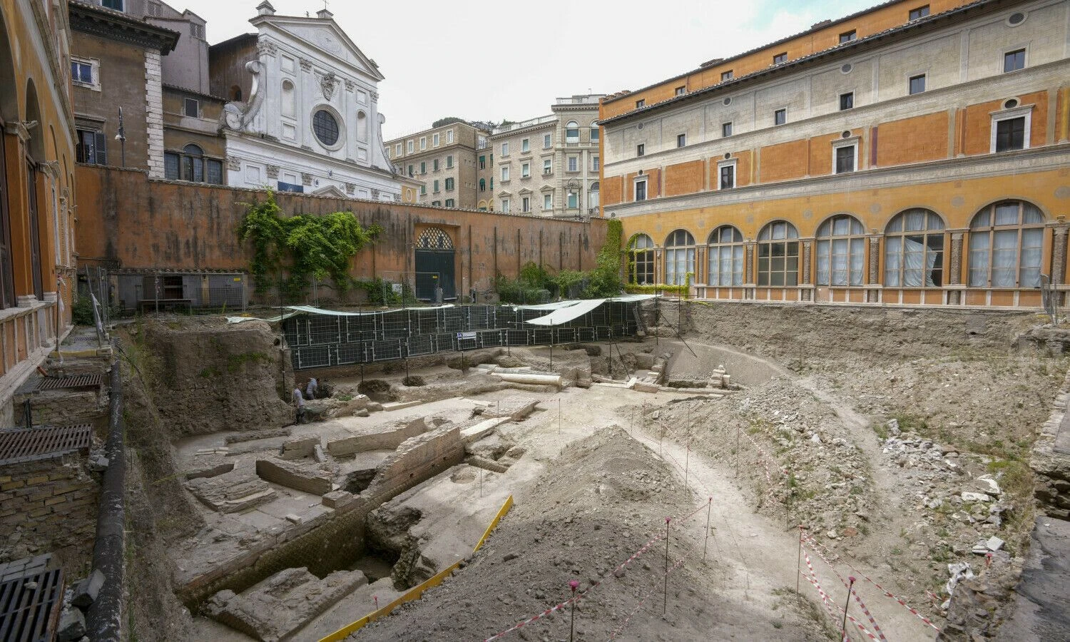 Nerono I teatro liekanos Romoje. Andrew Medichini (AP / „Scanpix“) nuotr.
