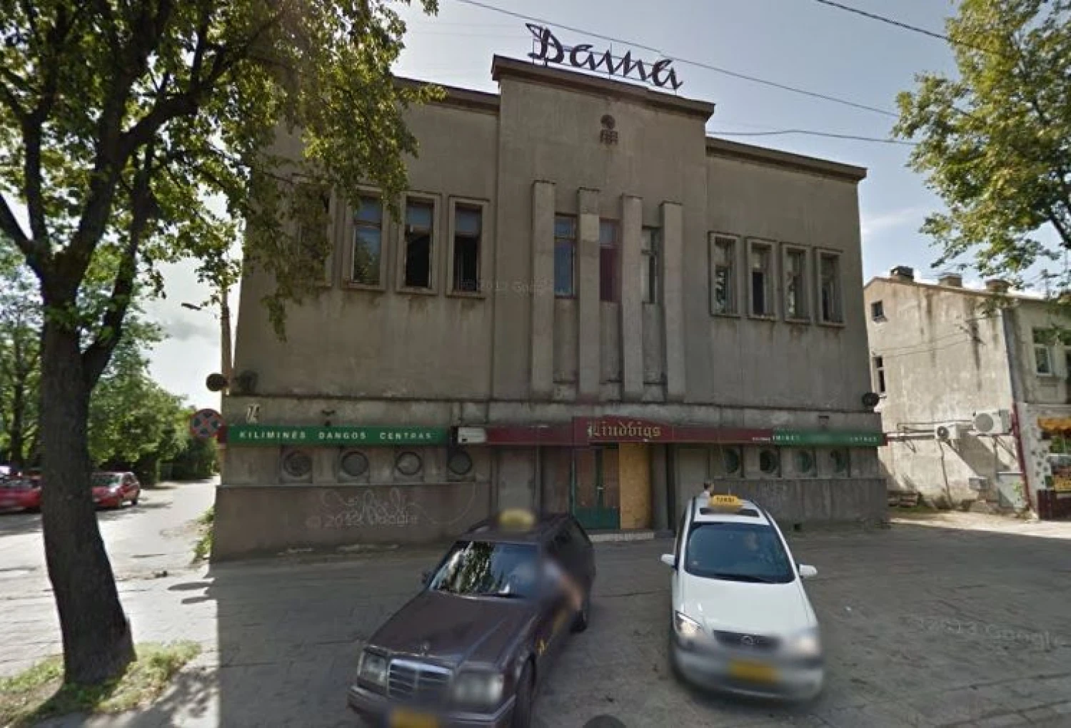 „Daina“ – pirmasis šalyje garsinių filmų rodymui pastatytas kino teatras. „Google Street View“ nuotr.