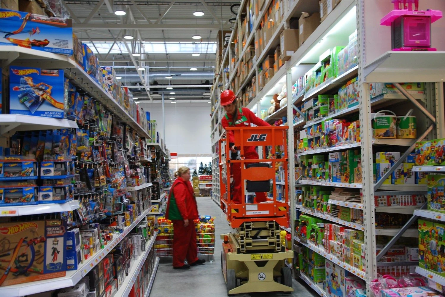 Latvijos statybinių medžiagų ir buities prekių parduotuvių tinklo „Depo“ parduotuvė. Mildos Ancevičės (VŽ) nuotr. 