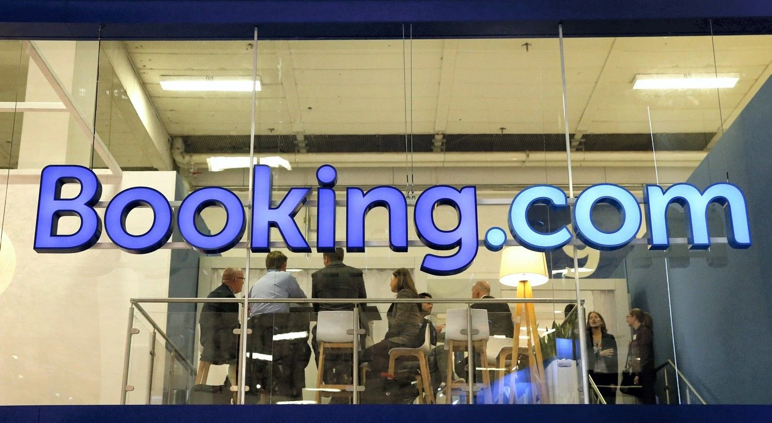 "Booking.com" Vilniuje turės didžiulį klientų aptarnavimo centrą. Fabrizio Bensch ("Reuters") nuotr. 