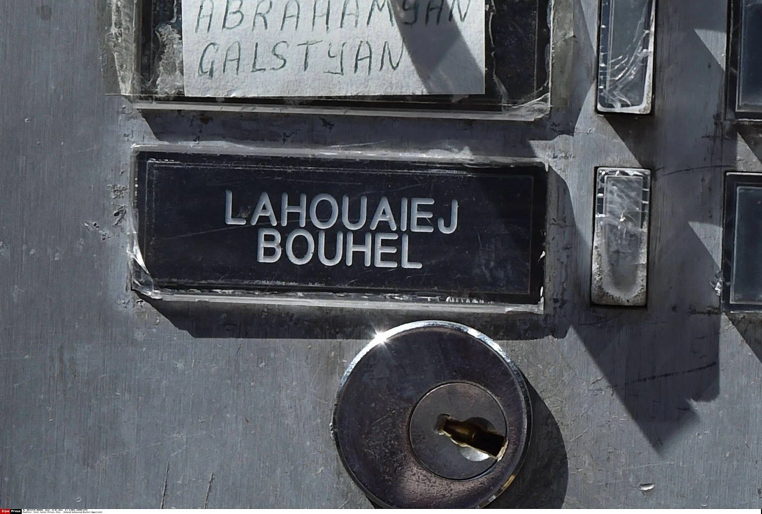 Namo, kuriame gyveno Nicos išpuolį įvykdęs Mohamedas Lahouaiej Bouhlelis, durys. SIPA / „Scanpix“ nuotr.