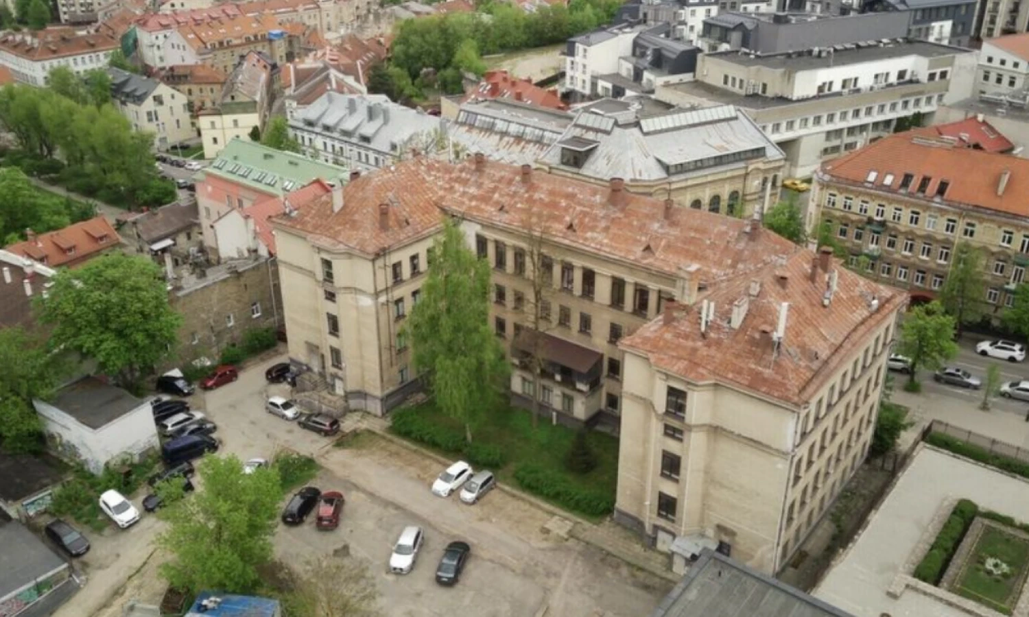 Aukcione pardavinėtas pastatas. Kolegijos nuotr.