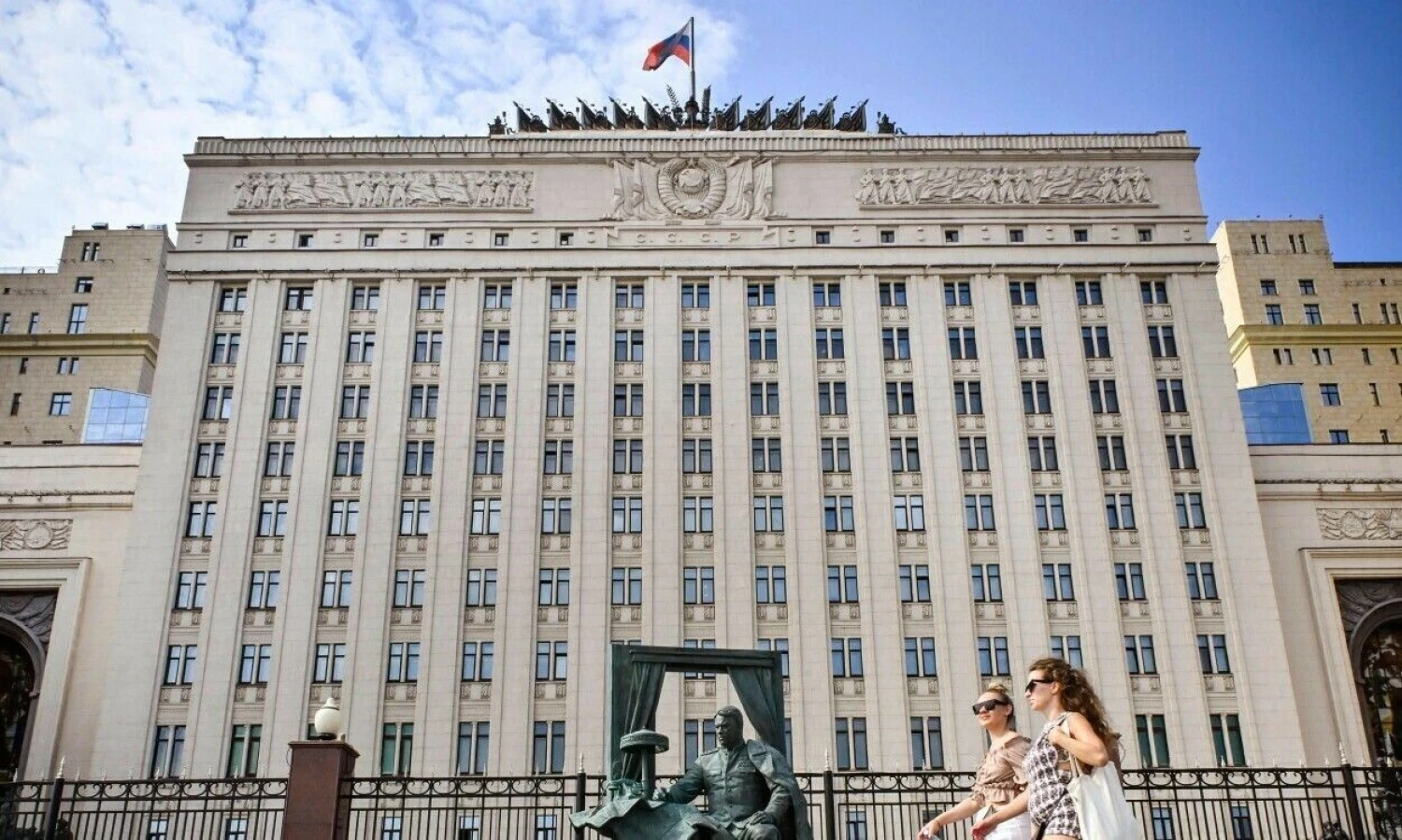 Rusijos Gynybos ministerijos pastatas. Alexanderio Nemenovo (AFP/„Scanpix“) nuotr.