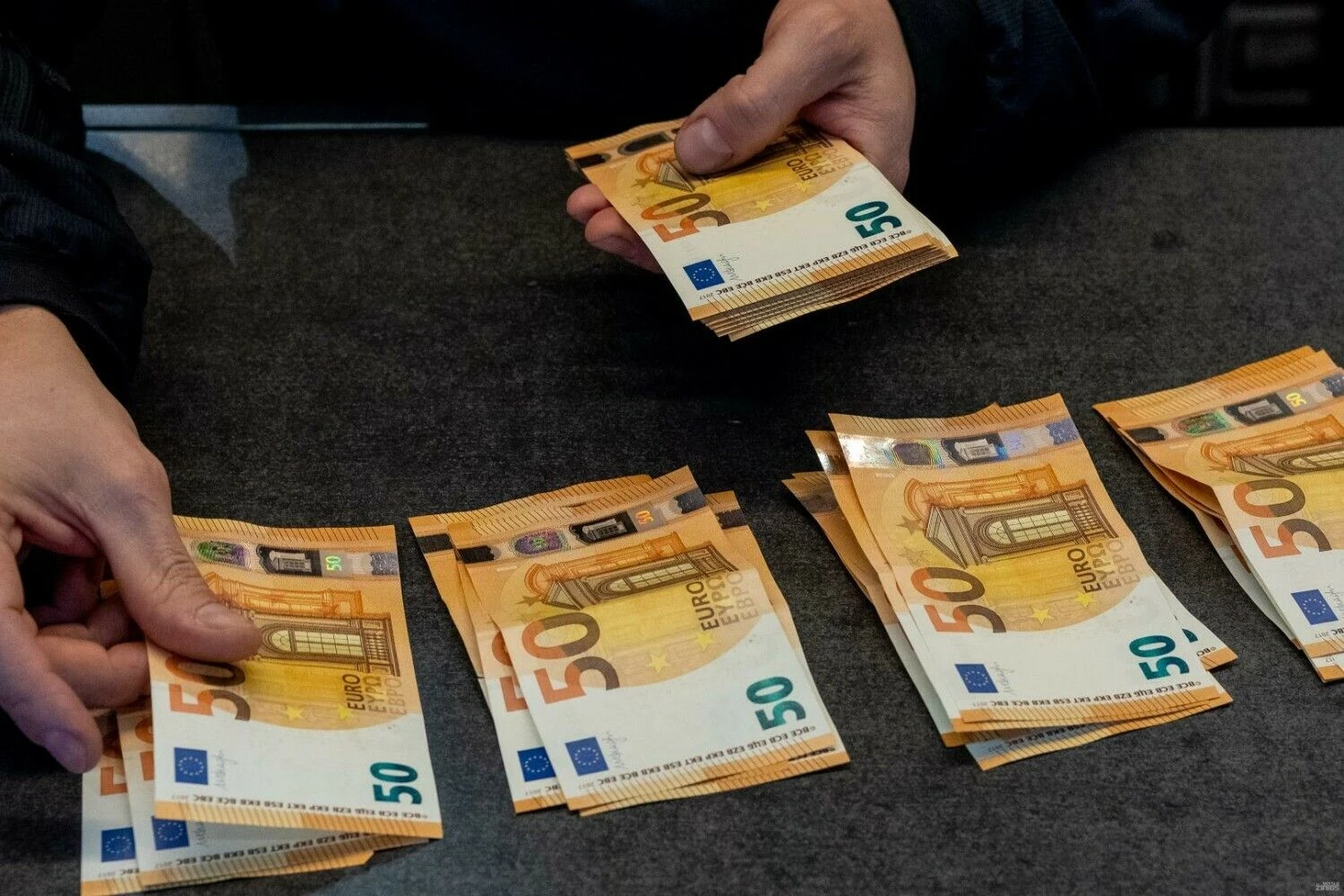 Euras – bendra Europos Sąjungos šalių valiuta. Vladimiro Ivanovo (VŽ) nuotr.