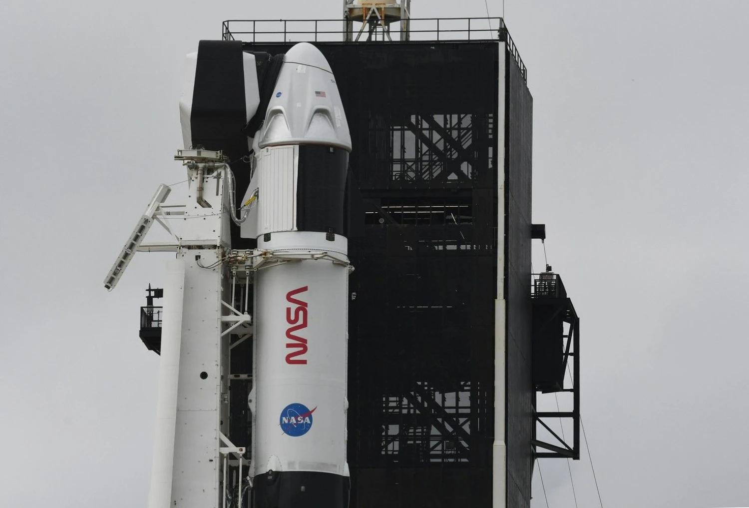 „SpaceX“ ir NASA nukėlė erdvėlaivio „Crew Dragon“ startą. Red Huber („Getty Images“/„Scanpix“) nuotr.