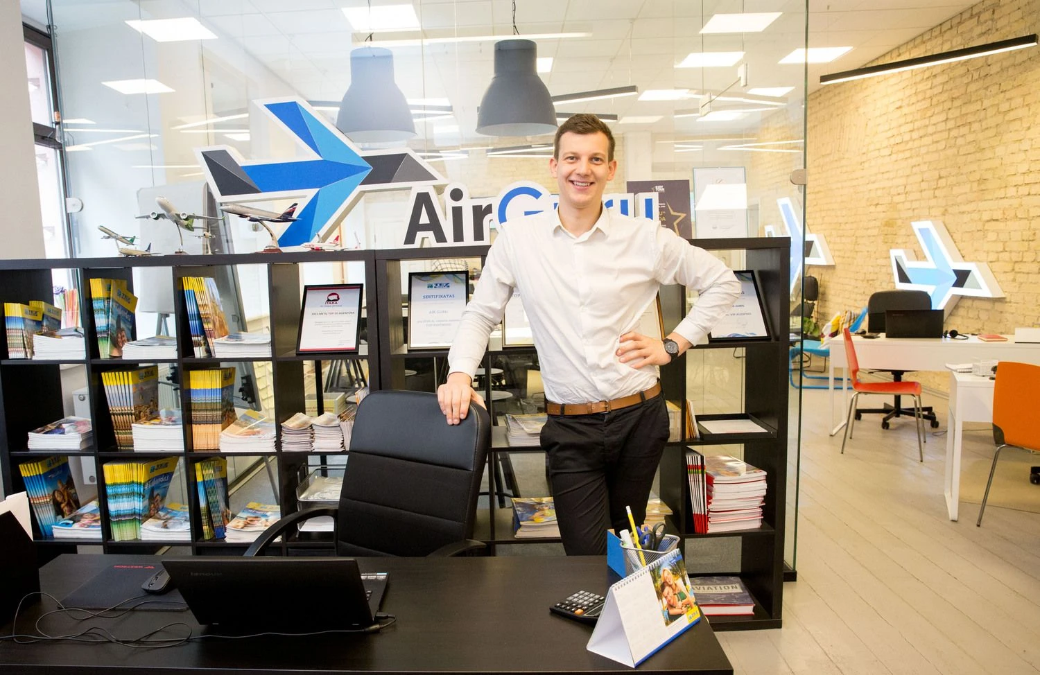 Justinas Albertynas, „AirGuru“, verslo plėtros vadovas: „Kuo ilgiau dirbi, tuo labiau supranti, kad žmogus įmonėje turi kurti pridėtinę vertę, o kad jis galėtų tą daryti, reikia pilnai išnaudoti technologijas.“