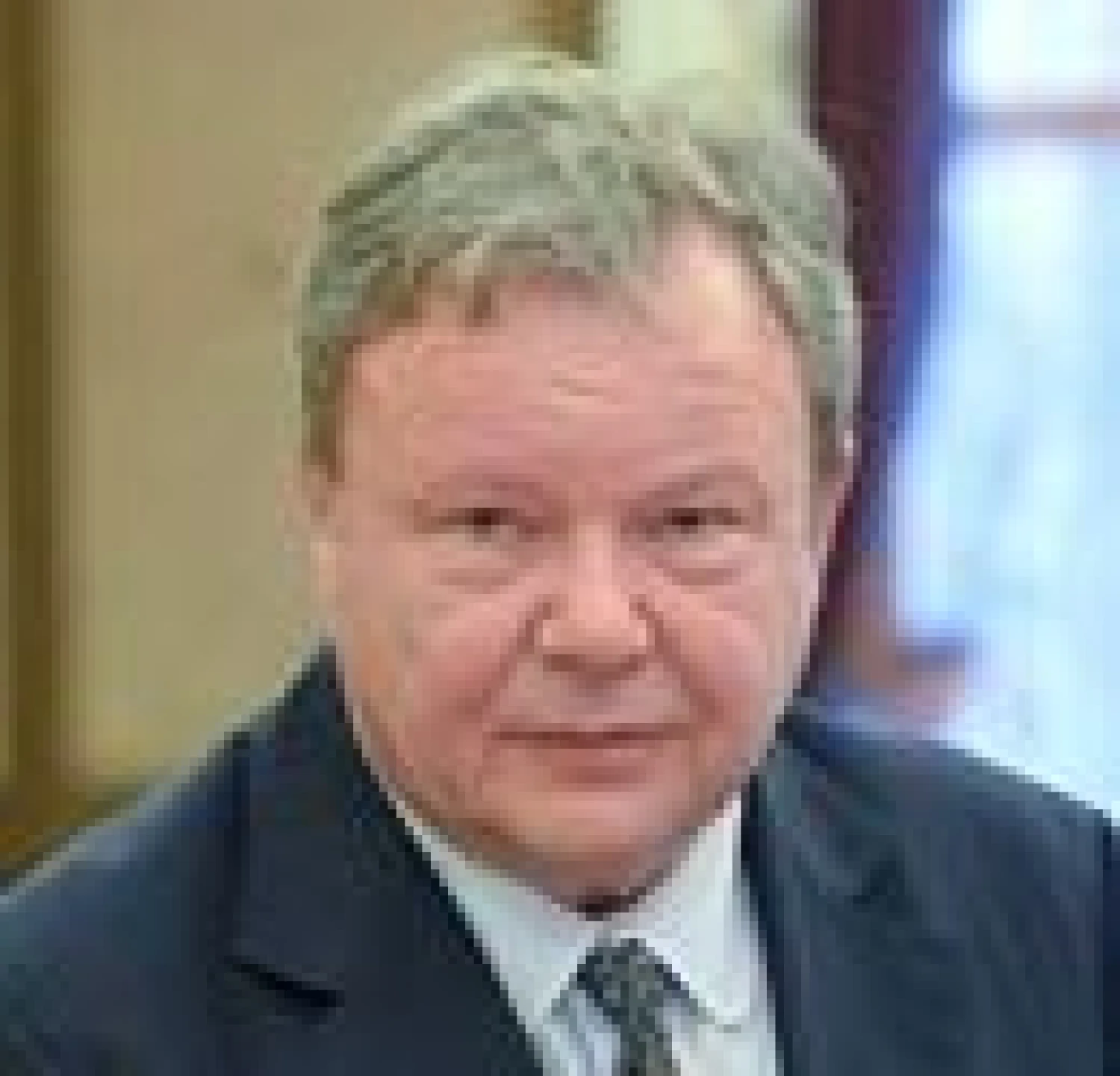 Benas Gudelis, JAV pilietis, verslininkas, bendrovių „KristiAna“, „Fragrances International“ vadovas ir pagrindinis akcininkas, valdantis statybų, nekilnojamojo turto įmones JAV, Baltijos ir Skandinavijos šalyse.