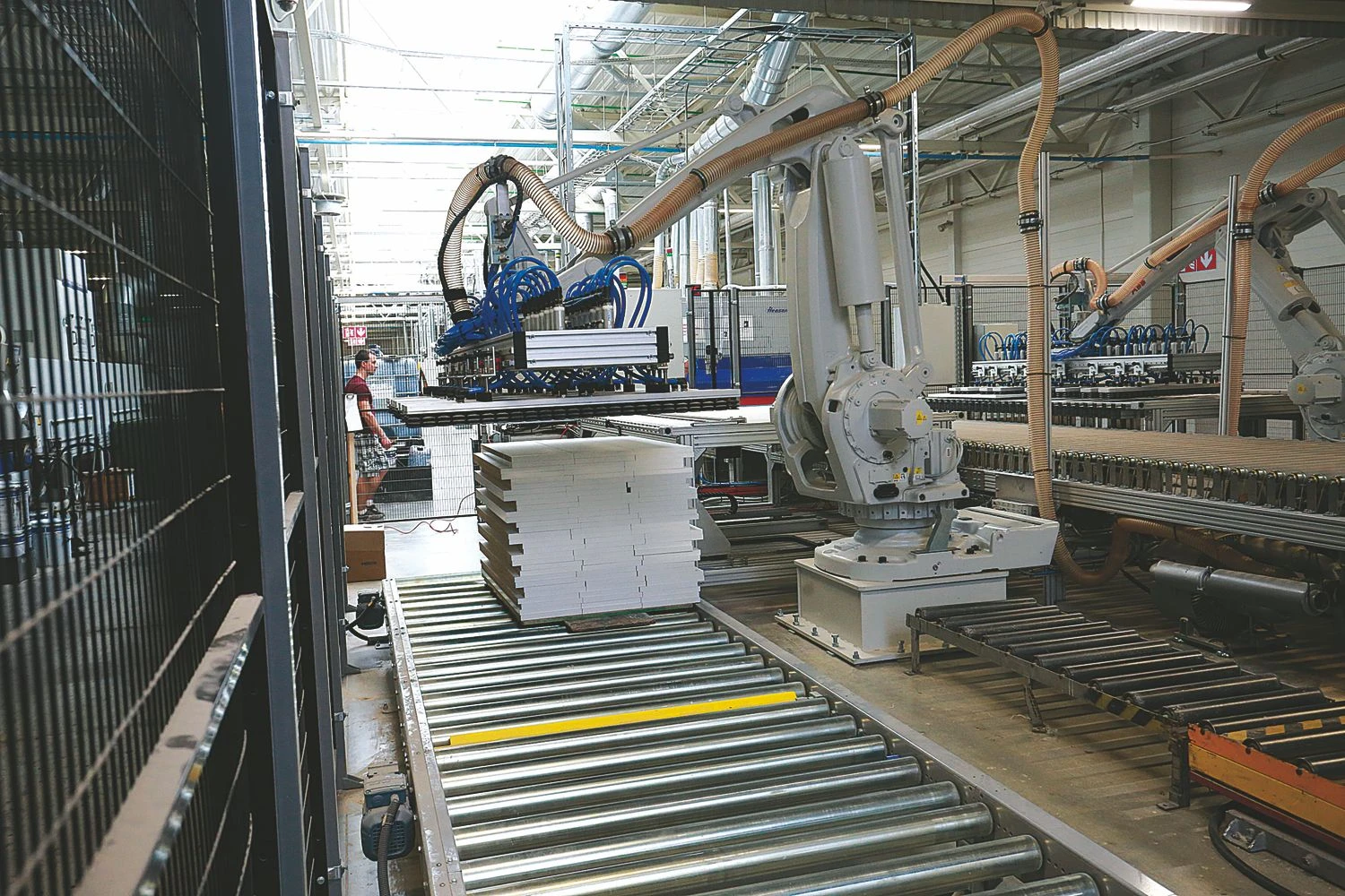 5,5 mln. Eur – tiek į įrangą bei robotizavimo ir automatizavimo programas šiemet investuoja UAB „Visagino linija“. Bendrovės nuotr.