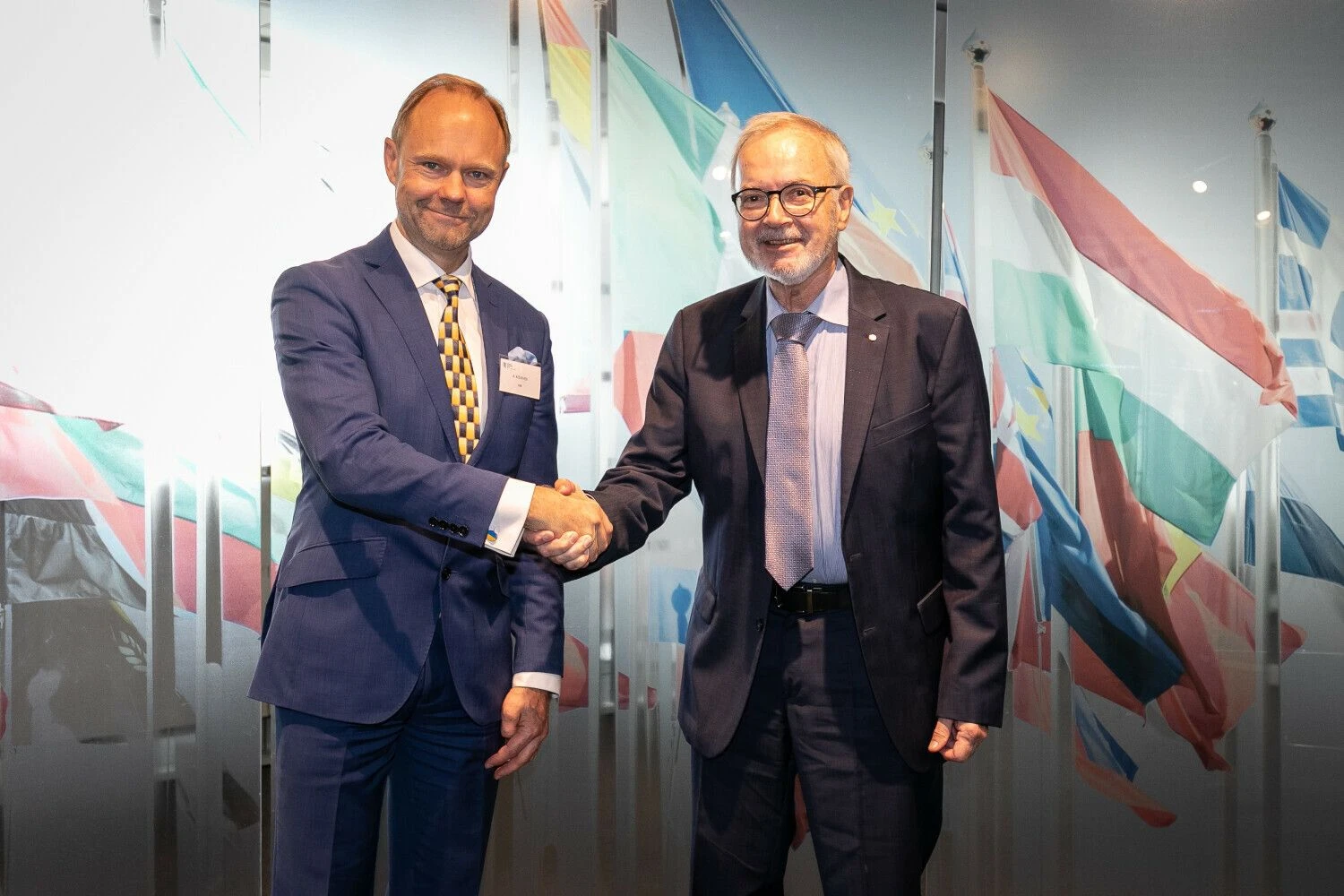 Iš kairės: Andre Kuusvekas, Šiaurės investicijų banko prezidentas, ir Werneris Hoyeris, Europos investicijų banko prezidentas. EIB nuotr.