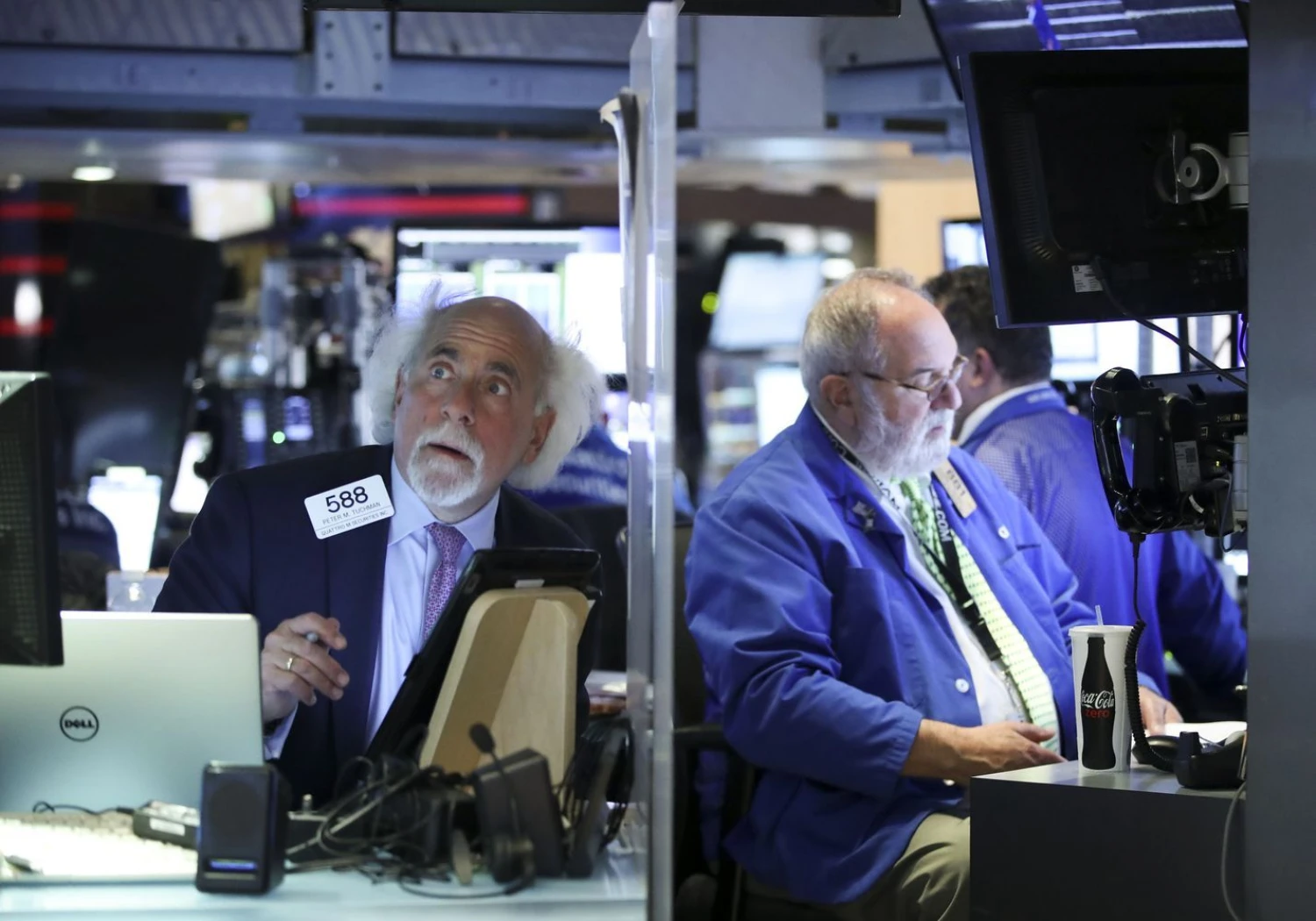 (180521) -- NEW YORK, May 21, 2018 (Xinhua) -- Traders work at the New York Stock Exchange in New York, the United States, on May 21, 2018. U.S. stocks closed higher on Monday. The Dow rose 1.21 percent to 25,013.29, and the S&P 500 rose 0.74 percent to 2,733.01, while the Nasdaq increased 0.54 percent to 7,394.04. (Xinhua/Wang Ying)  - Wang Ying -//CHINENOUVELLE_CHINE012500/Credit:CHINE NOUVELLE/SIPA/1805220847