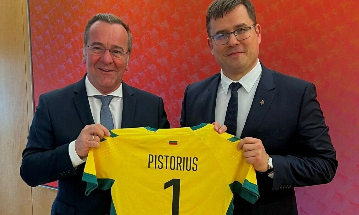 Vokietijos ir Lietuvos gynybos ministrai B. Pistorius ir L. Kasčiūnas. KAM nuotr.