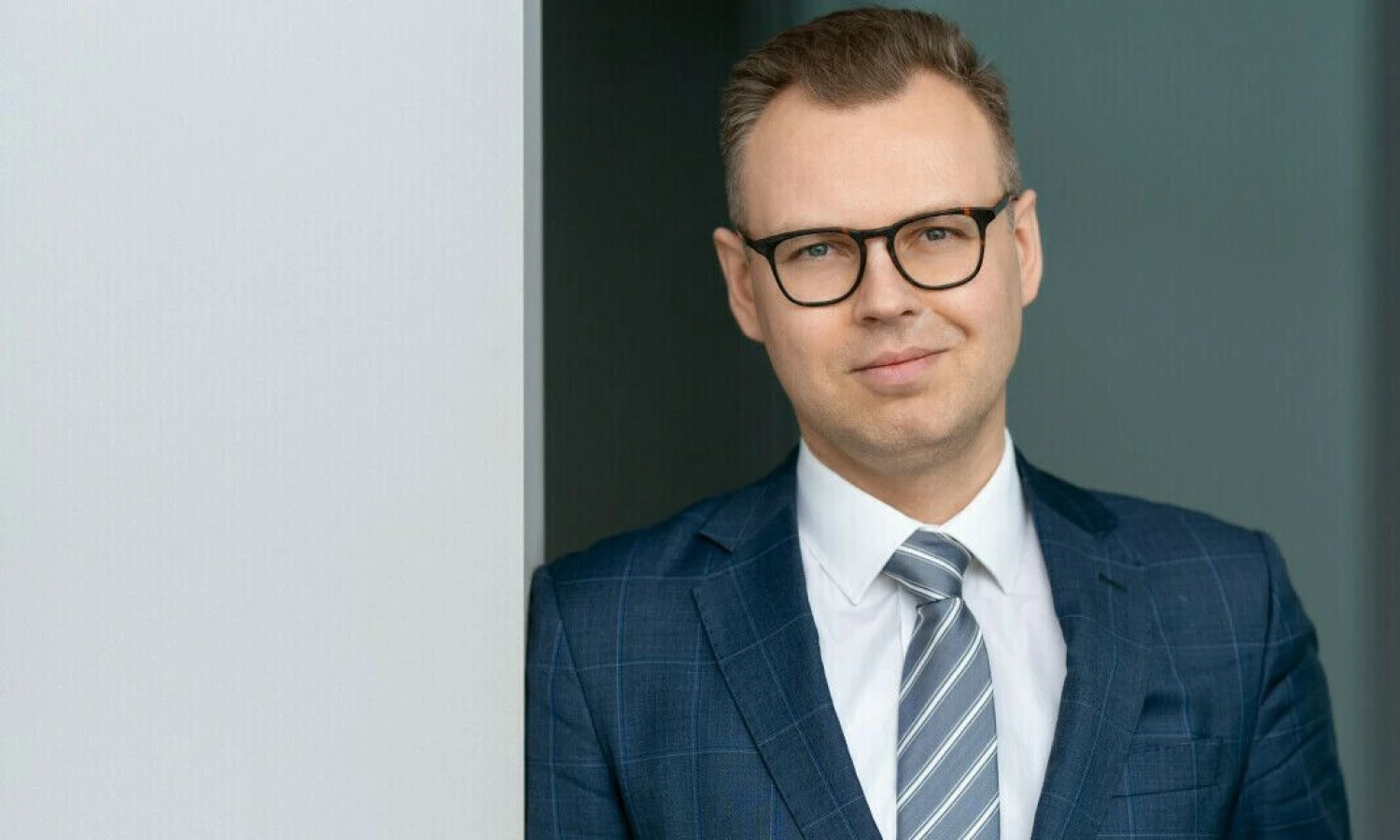 Vaidotas Šumskis, „Finora Bank“ vyriausiasis analitikas: „Šiemet ekonomikos augimo variklis yra į vidaus vartojimą orientuotos paslaugos ir prekyba, taip pat IT ir su informacinėmis technologijomis susijusių paslaugų eksportas.“
