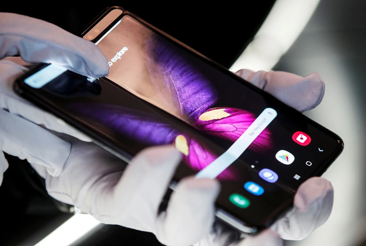 „Samsung Galaxy Fold“ – šį įrenginį galima įsimylėti. „Reuters“ nuotr.