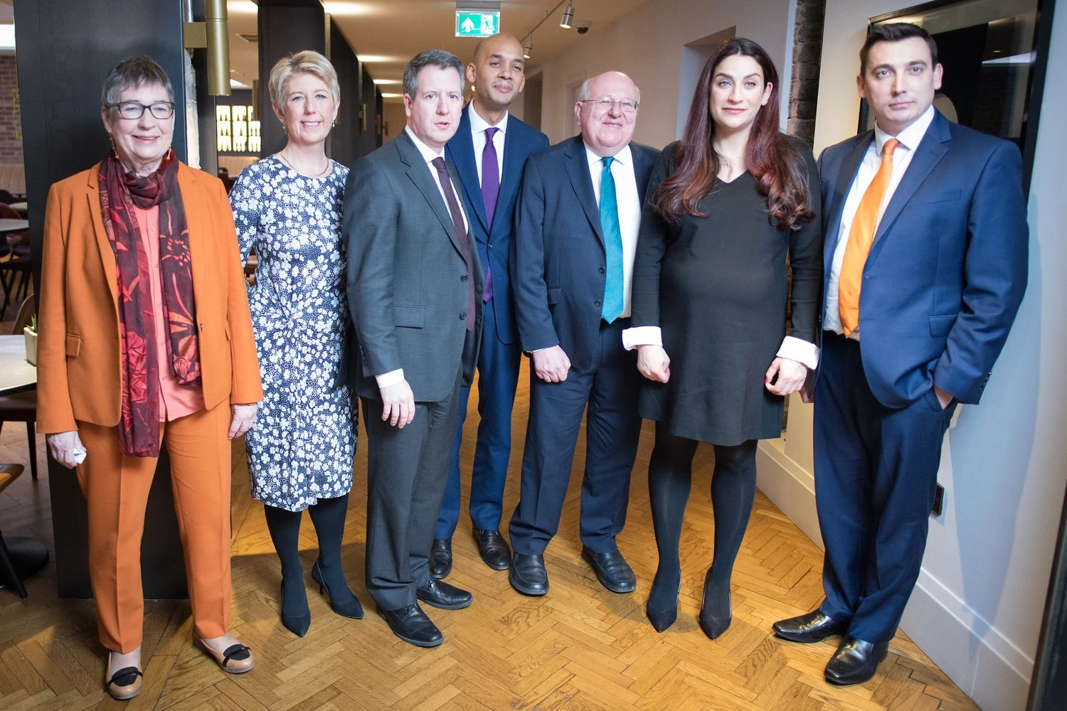 Anna Coffey, Angela Smith, Chrisas Leslie, Chuka Umunna, Mike'as Gapes, Luciana Berger ir Gavinas Shukeris.  „Reuters“ / „Scanpix“ nuotr. 